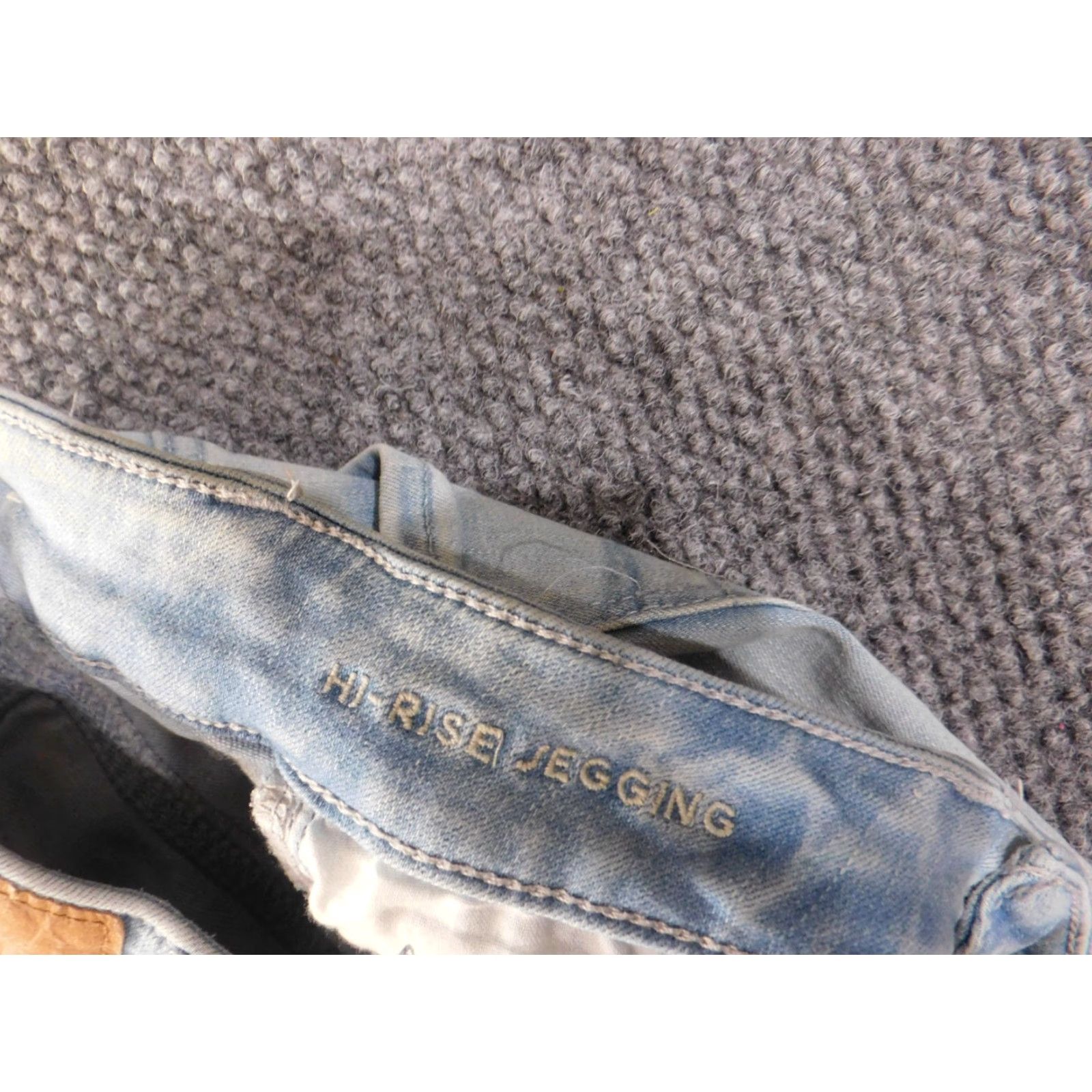 American Eagle Outfitters American Eagle Outfitters Jeans Womens Size 2 blue mid rise jegging denim distressed light Size 42" / US 20 - 4 Thumbnail