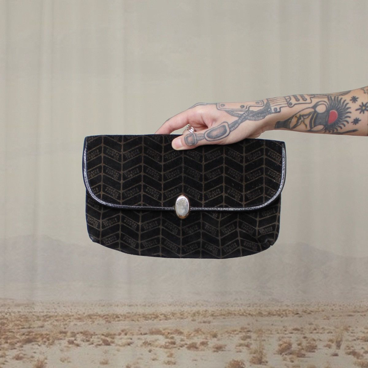 Other 💍BLACK SUEDE CLUTCH💍 Size ONE SIZE - 1 Thumbnail
