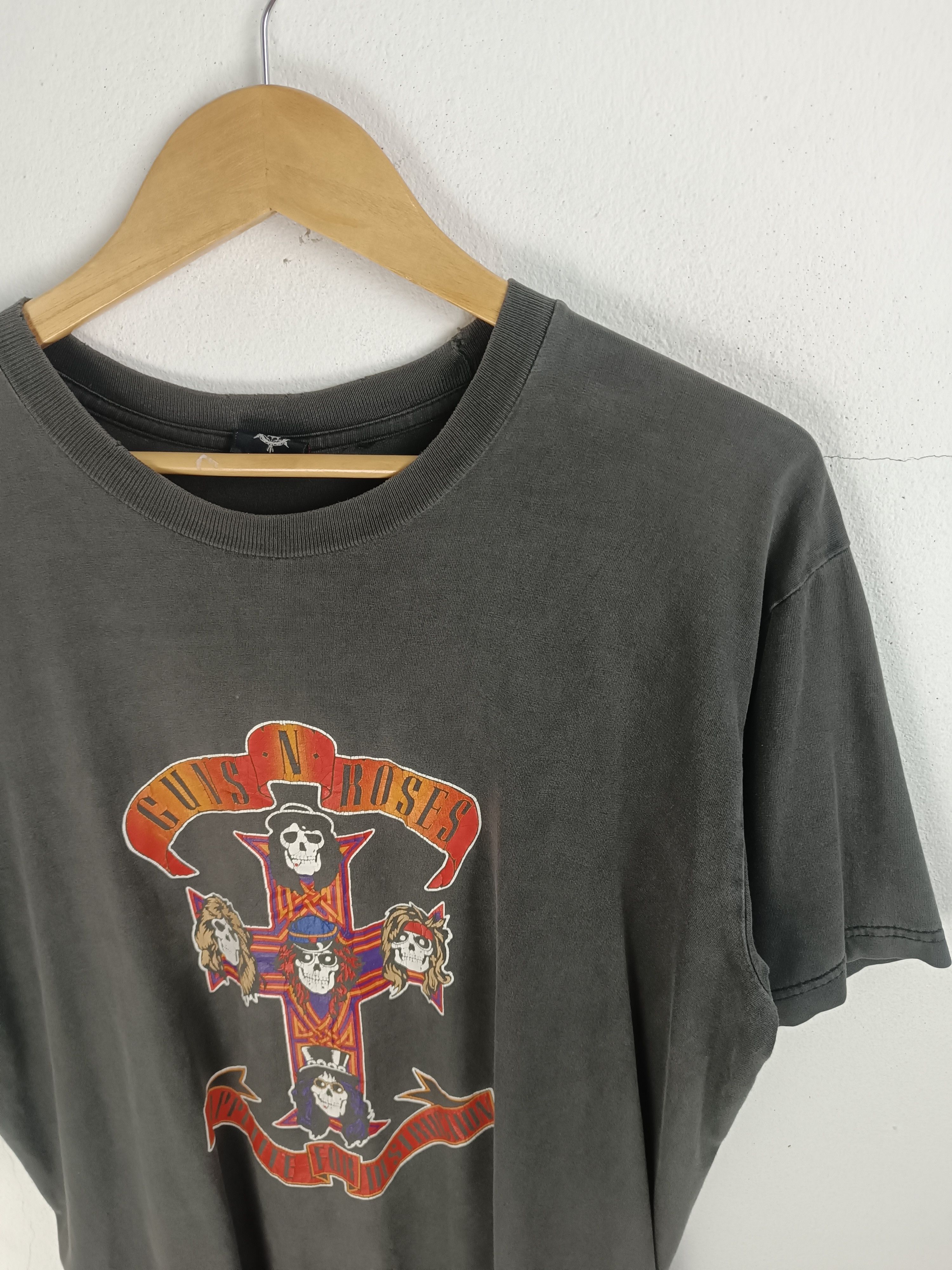 Band Tees VINTAGE 2000s GUNS N' ROSES CROSS LOGO TEE acdc bon jovi Size US L / EU 52-54 / 3 - 9 Thumbnail