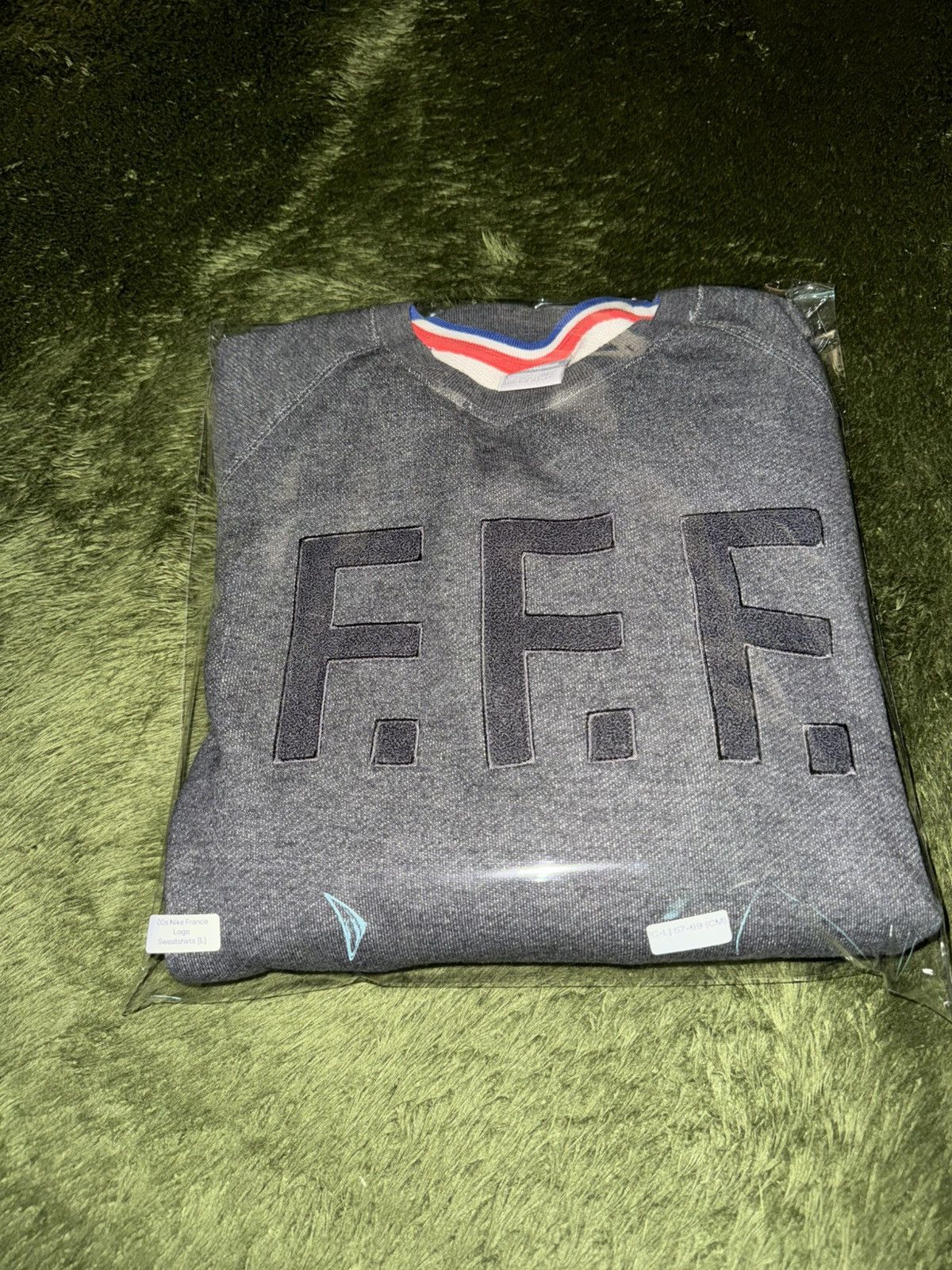 Nike [L] Nike F.F.F. France Football Zip Pocket Sweatshirt Grey Size US L / EU 52-54 / 3 - 11 Thumbnail