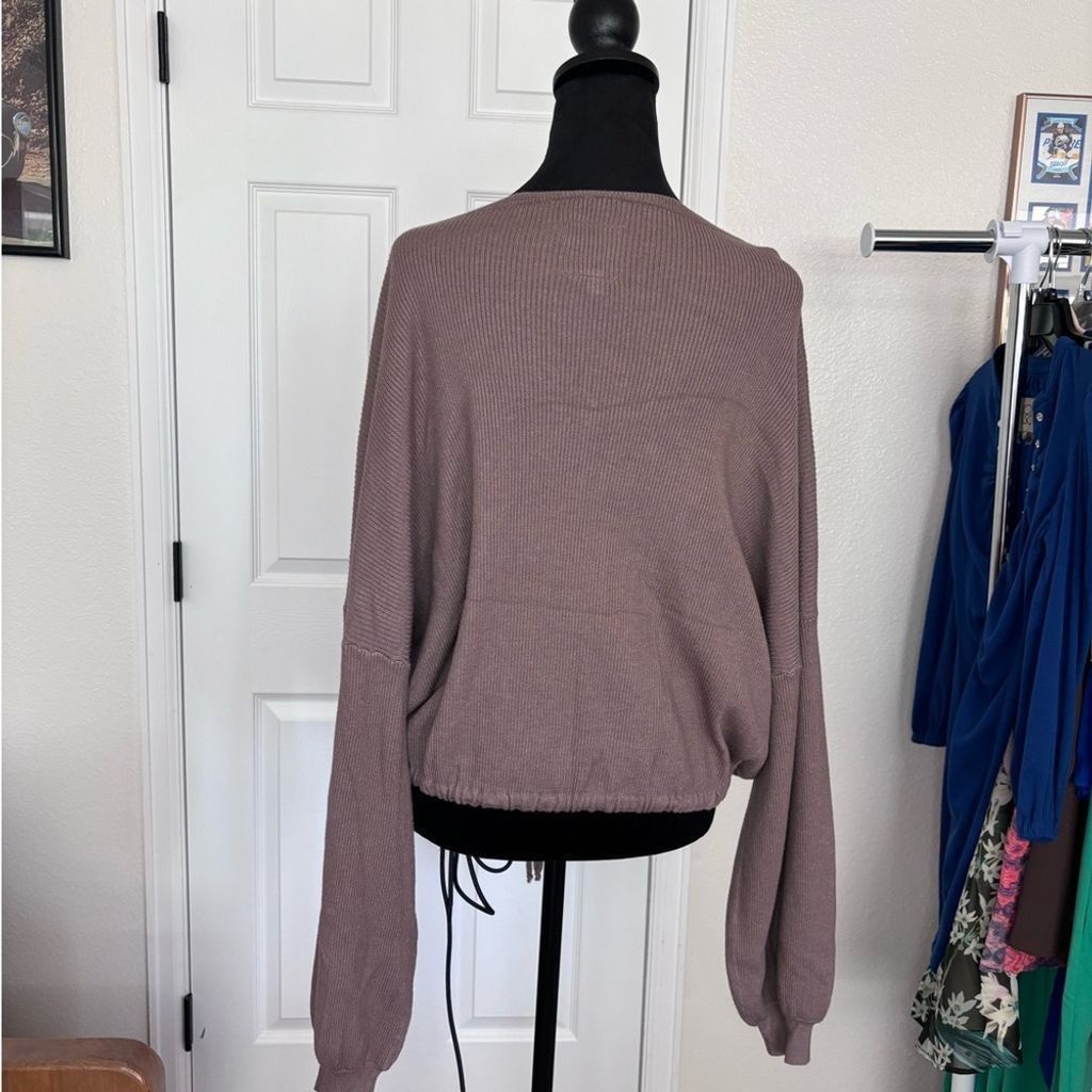 Chaser Brand Chaser sweater crop top S NWOT Size S / US 4 / IT 40 - 2 Thumbnail