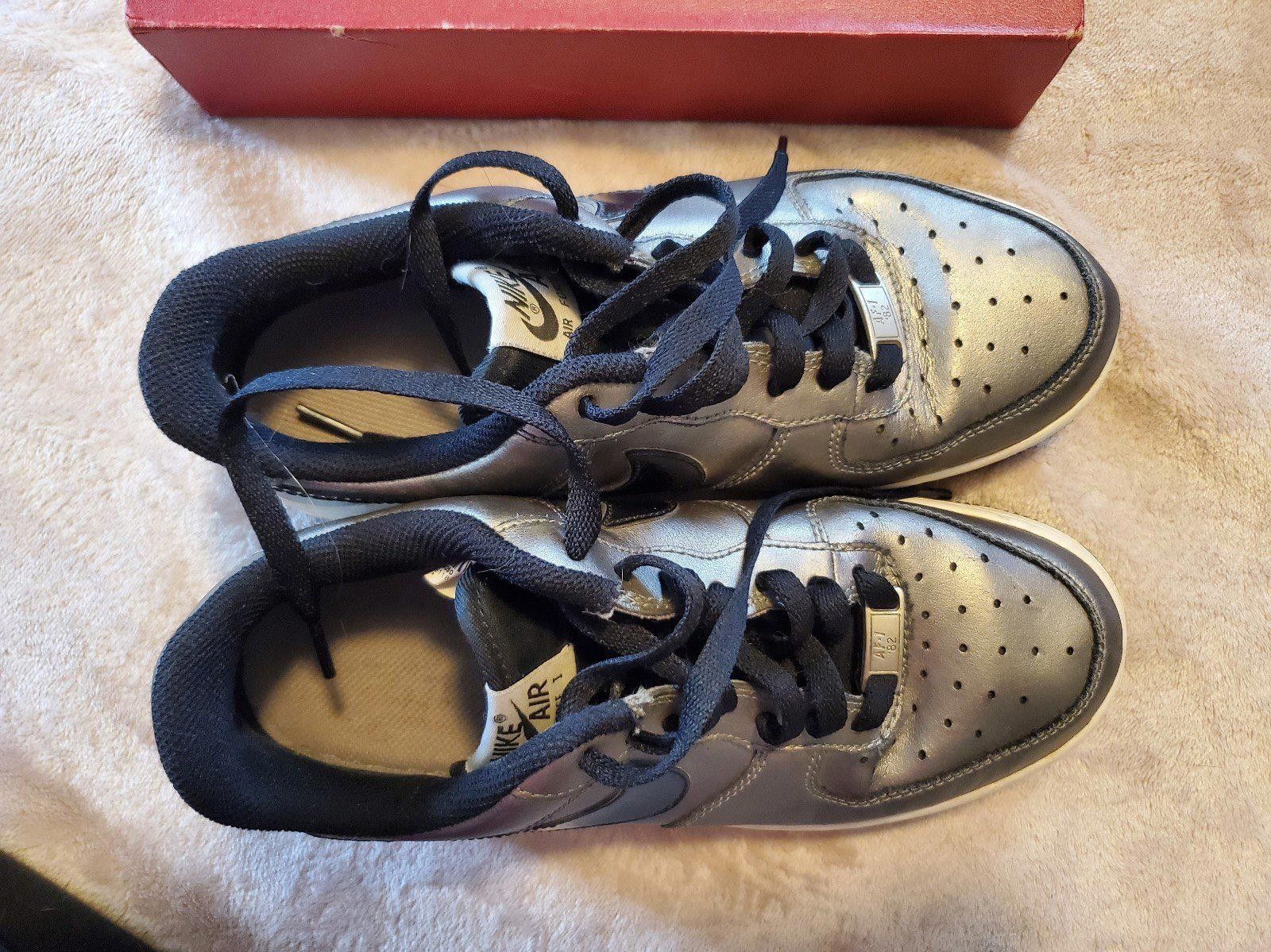 Nike Nike Womans AIR FORCE 1 '07 US 7.5 Size US 7.5 / IT 37.5 - 8 Thumbnail