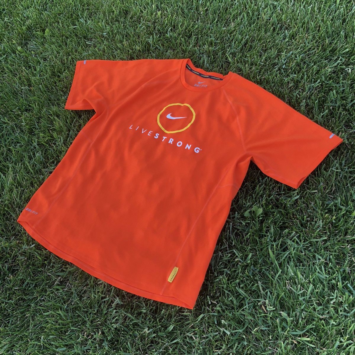 Nike Nike livestrong tee shirt Size US L / EU 52-54 / 3 - 3 Thumbnail