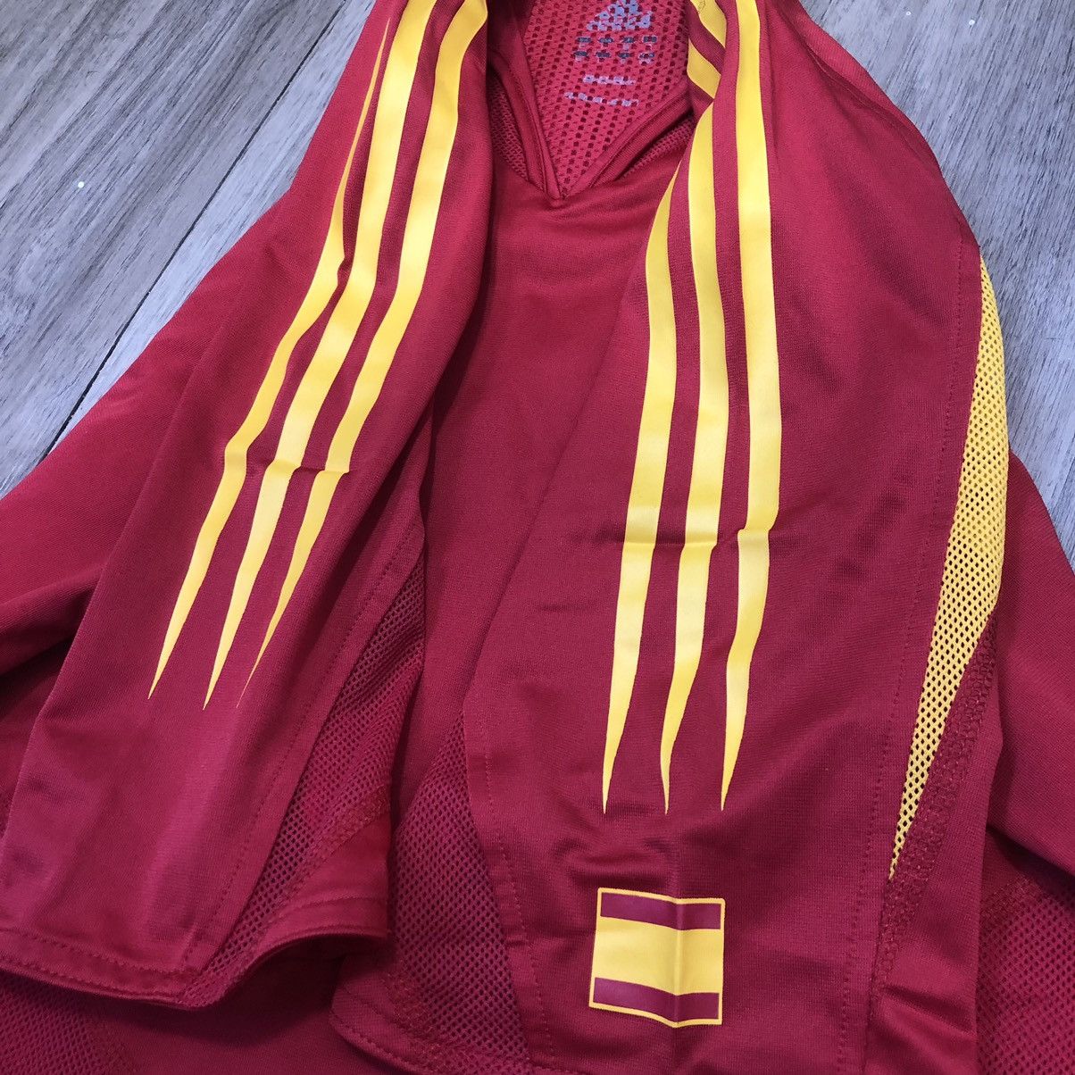 Adidas Spain 04/05 player issue home shirt Size US M / EU 48-50 / 2 - 6 Thumbnail