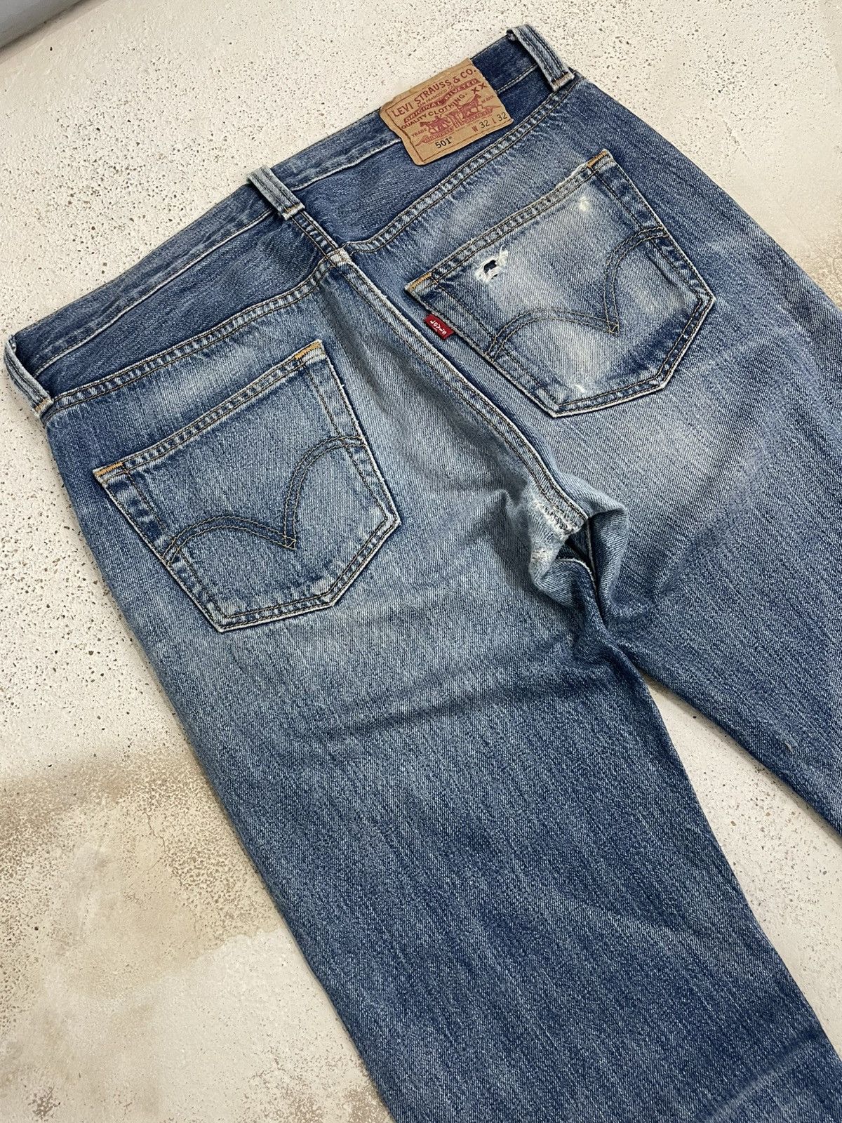 Levi's × Vintage Vintage Y2K Levis 501 Whisker Light Wash Minor Distressed Size US 32 / EU 48 - 11 Thumbnail