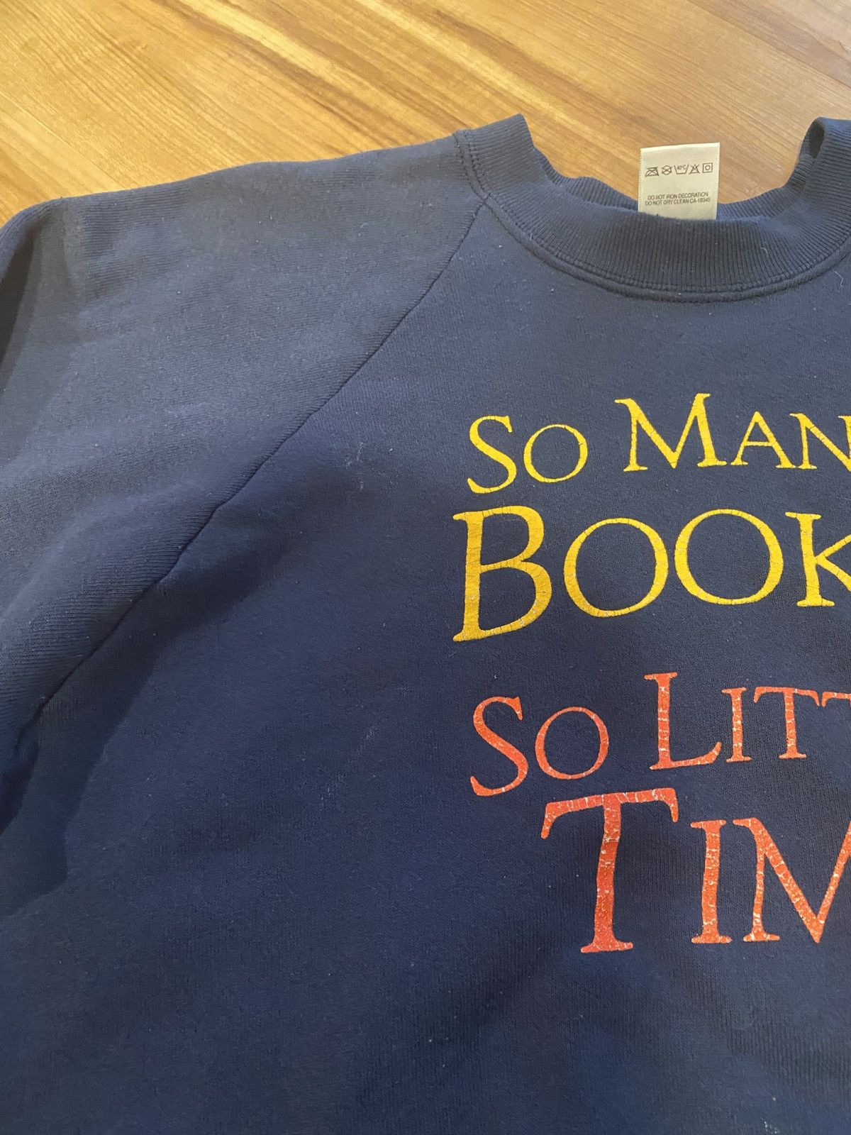 Vintage Vintage Navy "So Many Books... So Little Time" Sweater Size US XL / EU 56 / 4 - 3 Thumbnail
