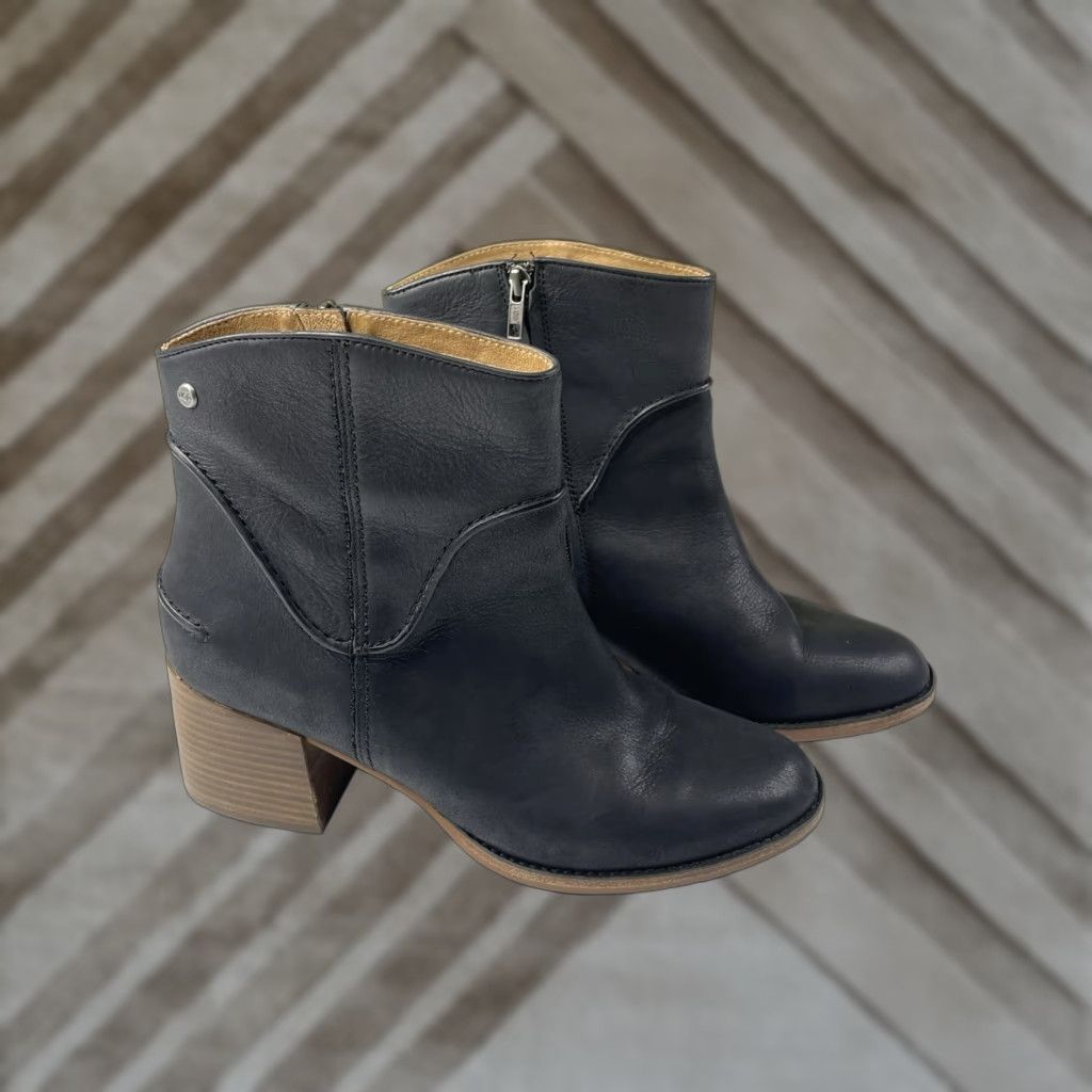 Ugg **UGG Annie Boot Women Black Leather Block Heel Bootie** User: **UGG Annie Boot Women Black Leather Block Heel** Size US 12 / IT 42 - 1 Thumbnail
