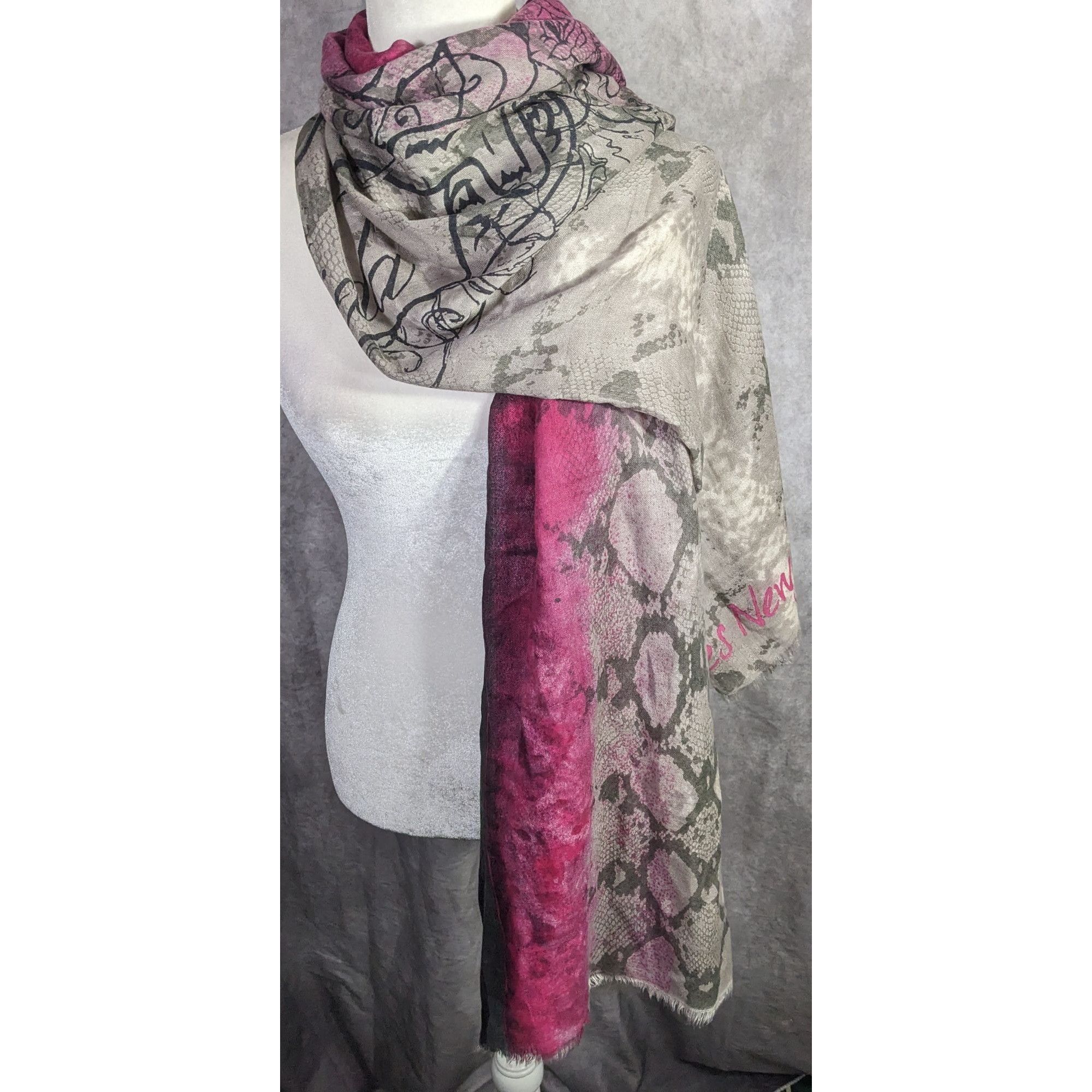 Other Frida & Freddies New York Gothic Skull Scarf 70% Viscose 30% Size ONE SIZE - 12 Thumbnail