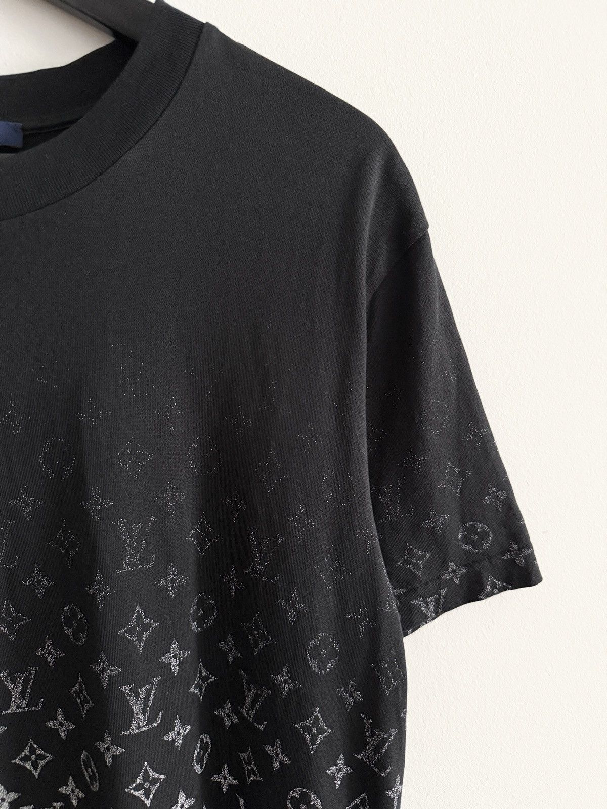 Louis Vuitton STEAL! Louis Vuitton Gradient Monogram Tee (L) Size US L / EU 52-54 / 3 - 4 Thumbnail