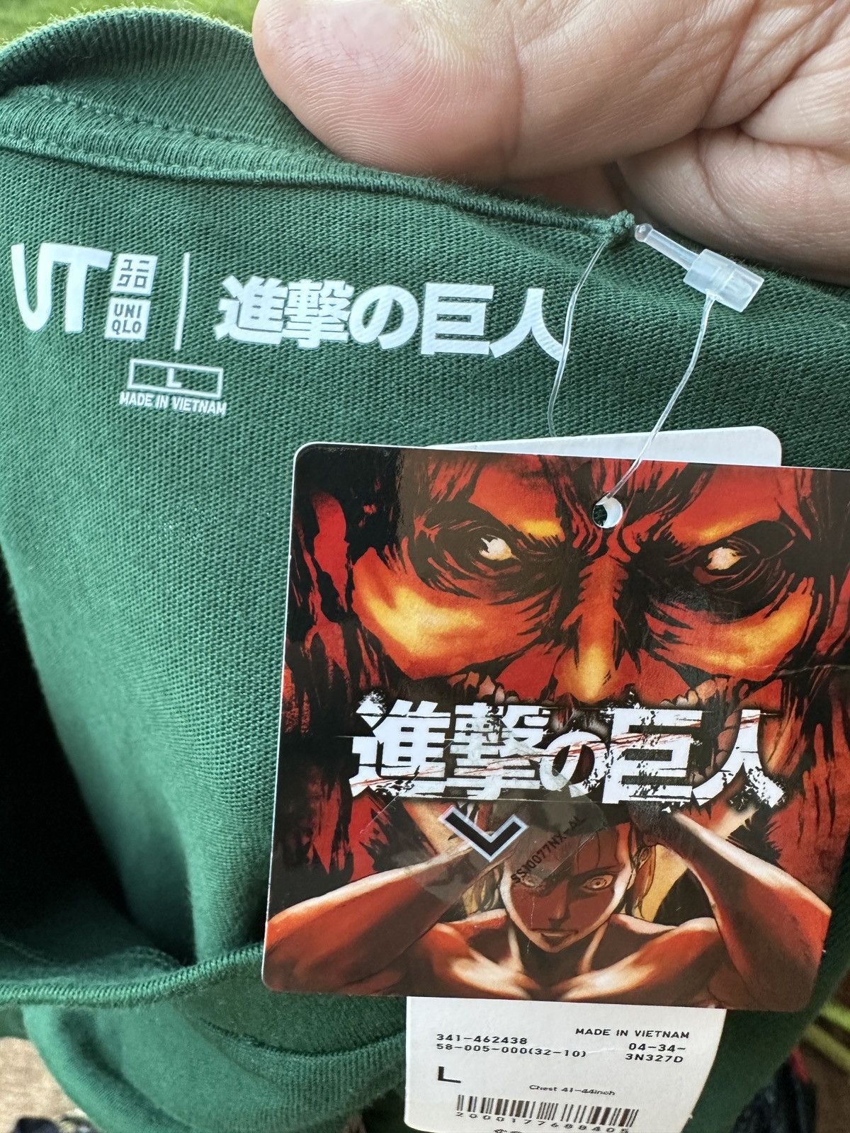 Uniqlo Uniqlo UT x Attack on Titan Green Shirt Men's L Anime Size US L / EU 52-54 / 3 - 5 Thumbnail