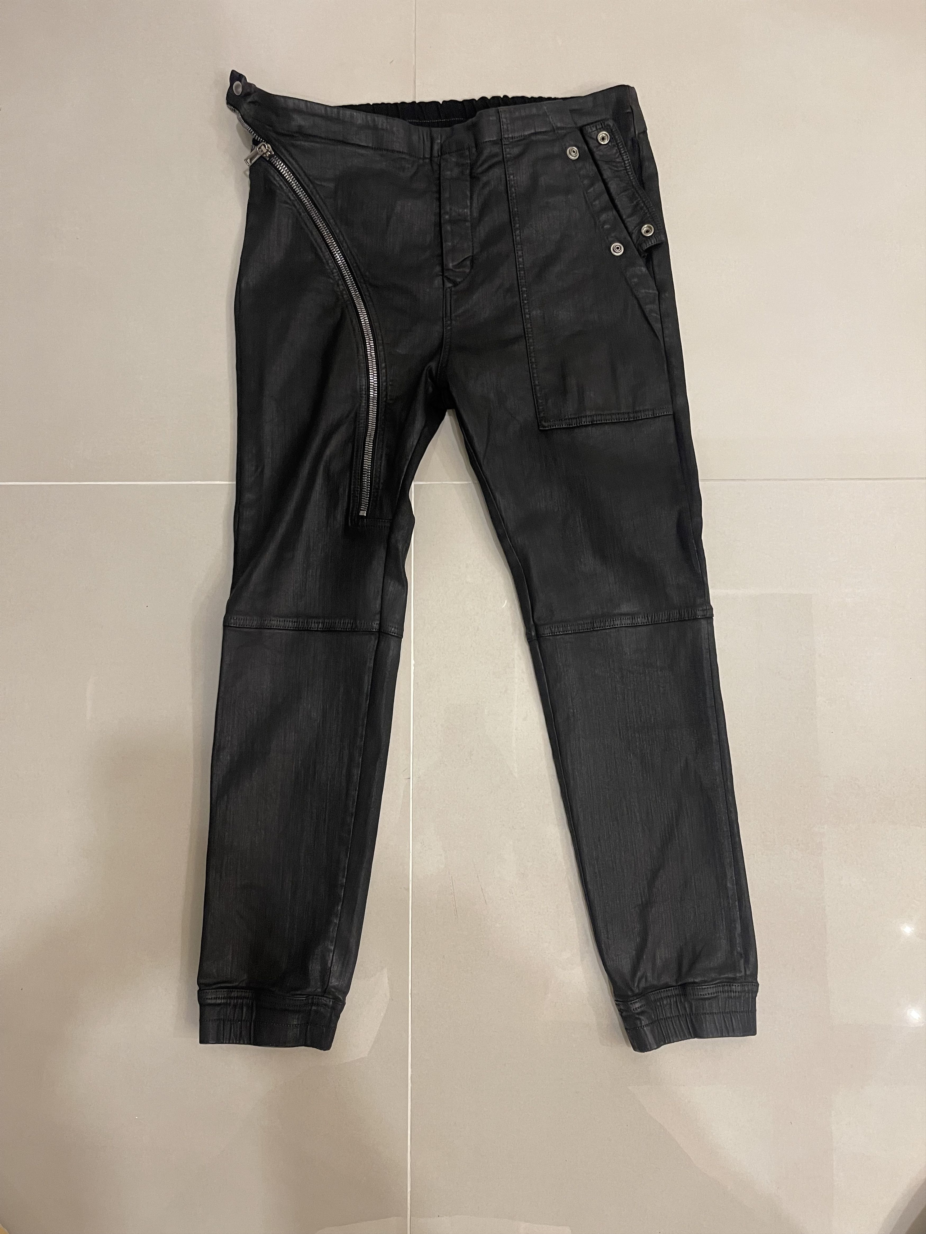 【RICK OWENS】Darkshadow Aircut Zipper Jogger Denim Pants Denim Aircut Joggers in Black – SVRN