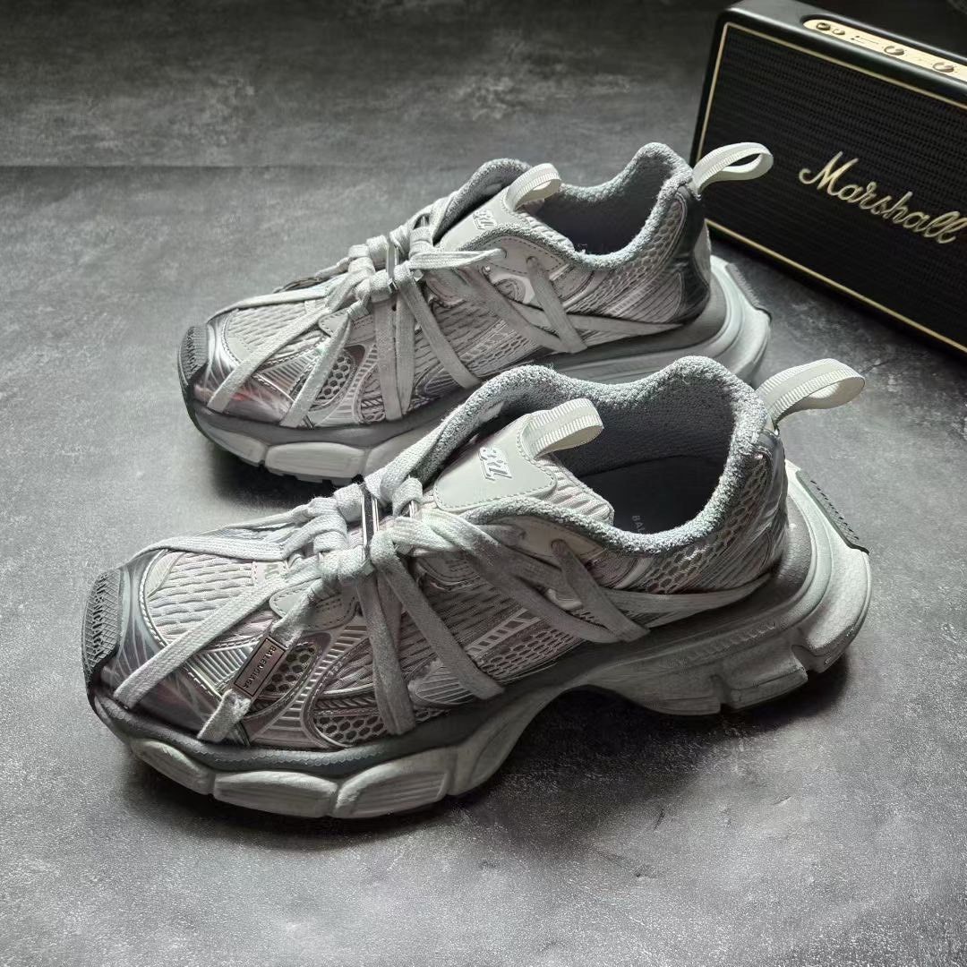 Balenciaga Balenciaga Metallic Gold Lowtop Sneakers XXXL Men Size US 10 / EU 43 - 1 Thumbnail