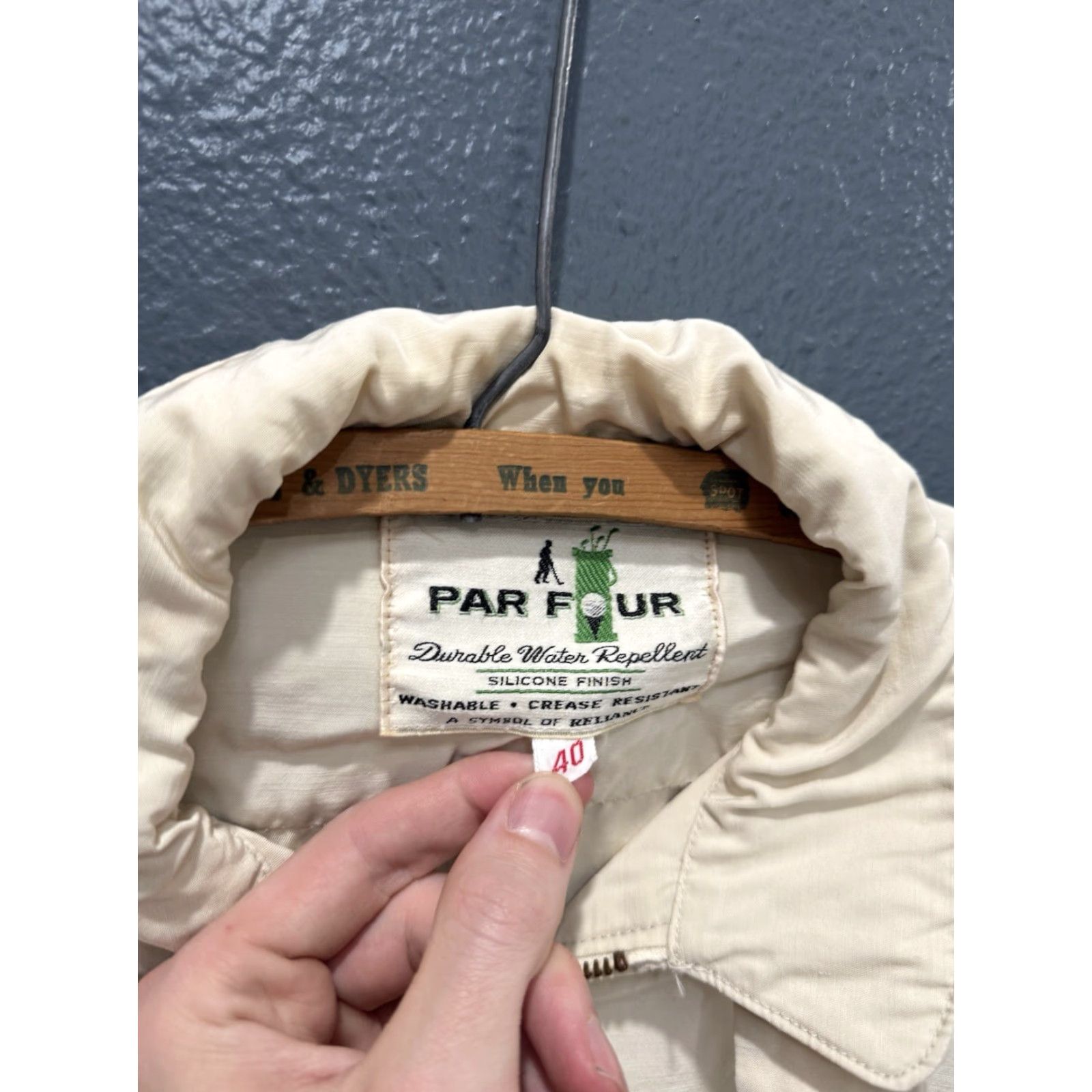 Vintage VINTAGE Par Four Windbreaker Jacket Mens Zip White 40 USA Made Size US XXS / EU 40 - 2 Thumbnail