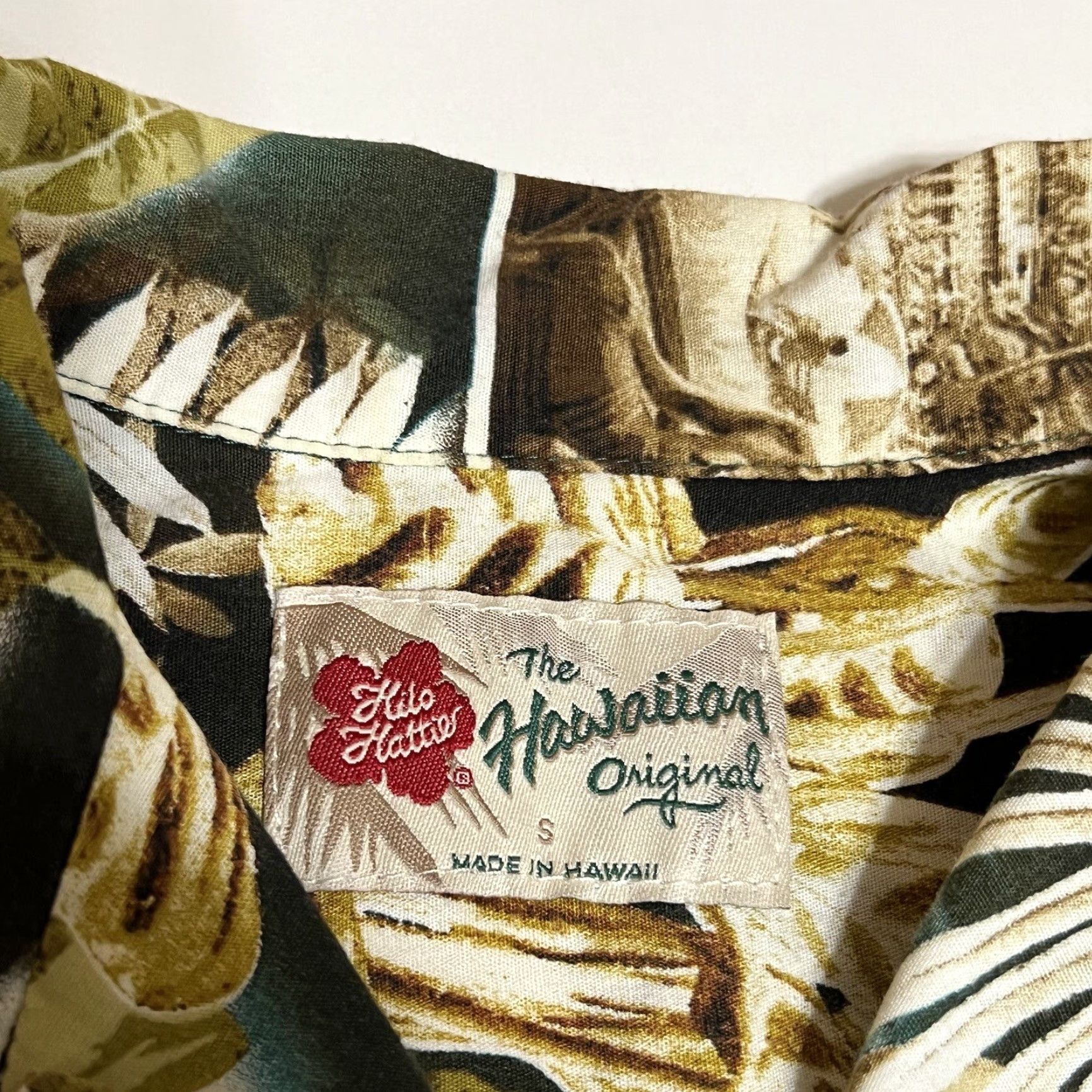 Hilo Hattie VINTAGE Hilo Hattie Hawaiian Original Aloha Waikiki Beach Button Shirt Mens Size Small Size US S / EU 44-46 / 1 - 7 Thumbnail