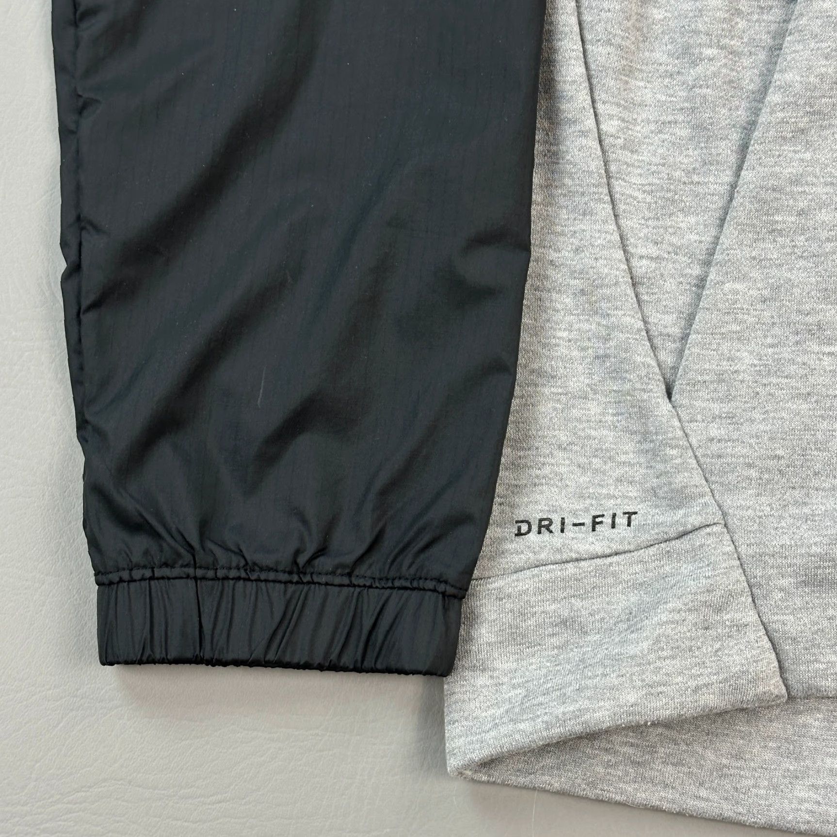 Nike Nike Utility Core Hoodie Mens Small Gray Black Dri Fit Full Zip Swoosh Logo Size US S / EU 44-46 / 1 - 2 Thumbnail