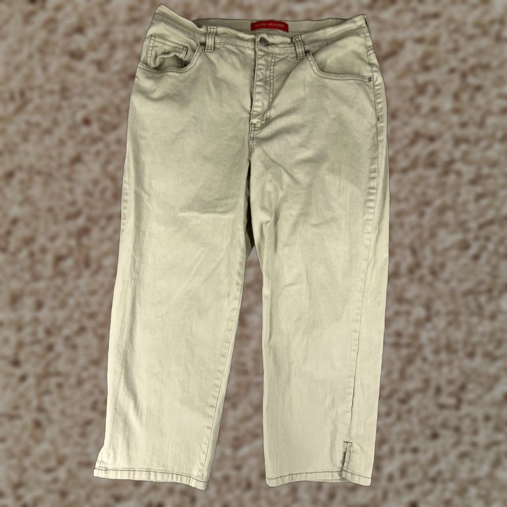 Gloria Vanderbilt Gloria Vanderbilt Capri Pants Women 10 Green Twill Stretch Cotton Blend Regular Rise 22 Inseam 7 In Belt Loops 5-Pocket Denim Jeans Womens Size 32" / US 10 / IT 46 - 1 Thumbnail