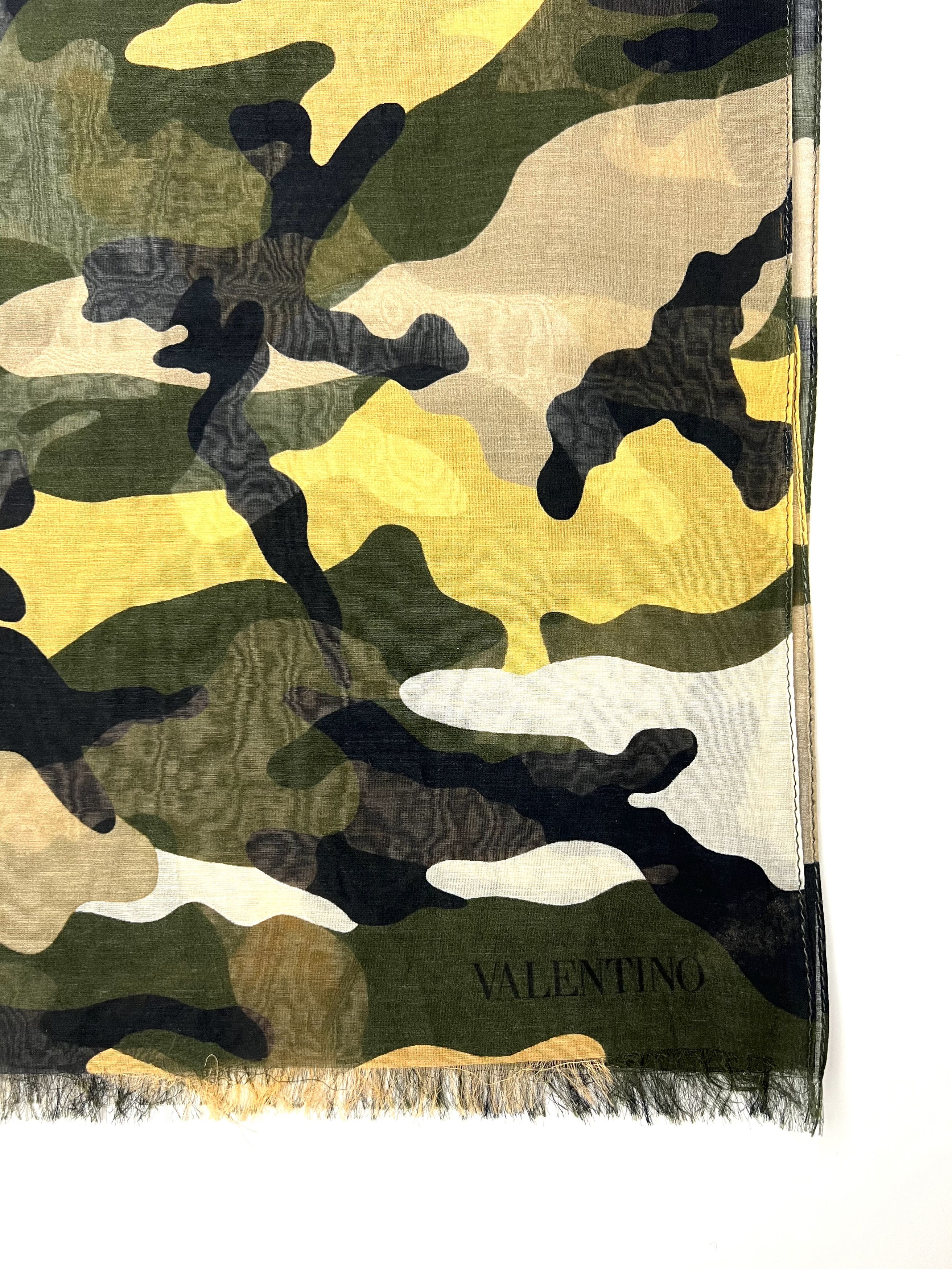 Valentino NEW, VALENTINO CAMOUFLAGE UNISEX SCARF, MADE IN ITALY Size ONE SIZE - 5 Thumbnail