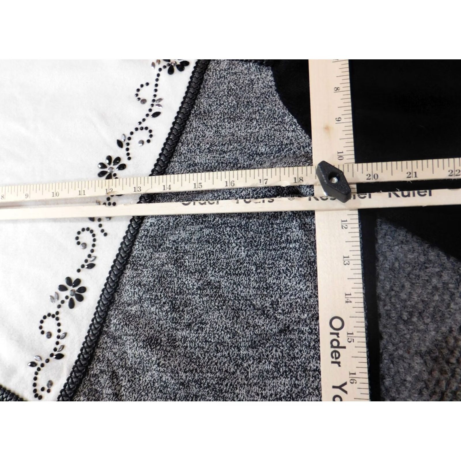 Vintage Alfred Dunner Sweat er Small black womens pullover stretch check classic Raglan Sleeve Crew Neck Button Knit Acrylic Cotton Regular Modern 30s? Size S / US 4 / IT 40 - 7 Thumbnail