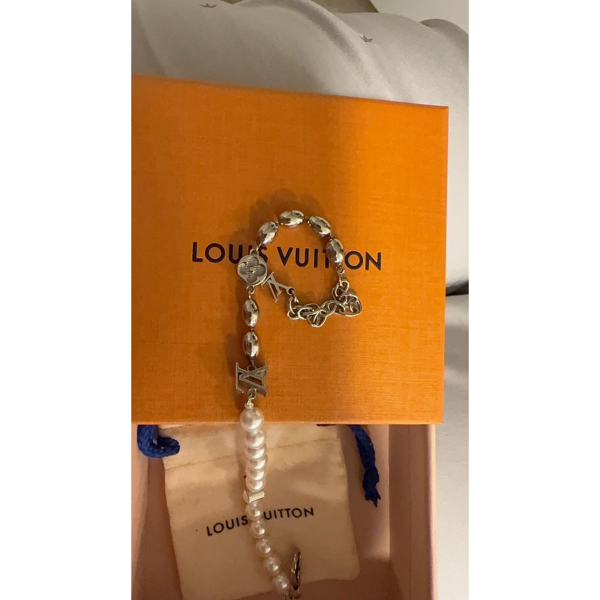 Louis Vuitton LOUIS VUITTON BRACELET CHAIN MONOGRAM SILVER LV LOGO M1556A Size ONE SIZE - 1 Thumbnail