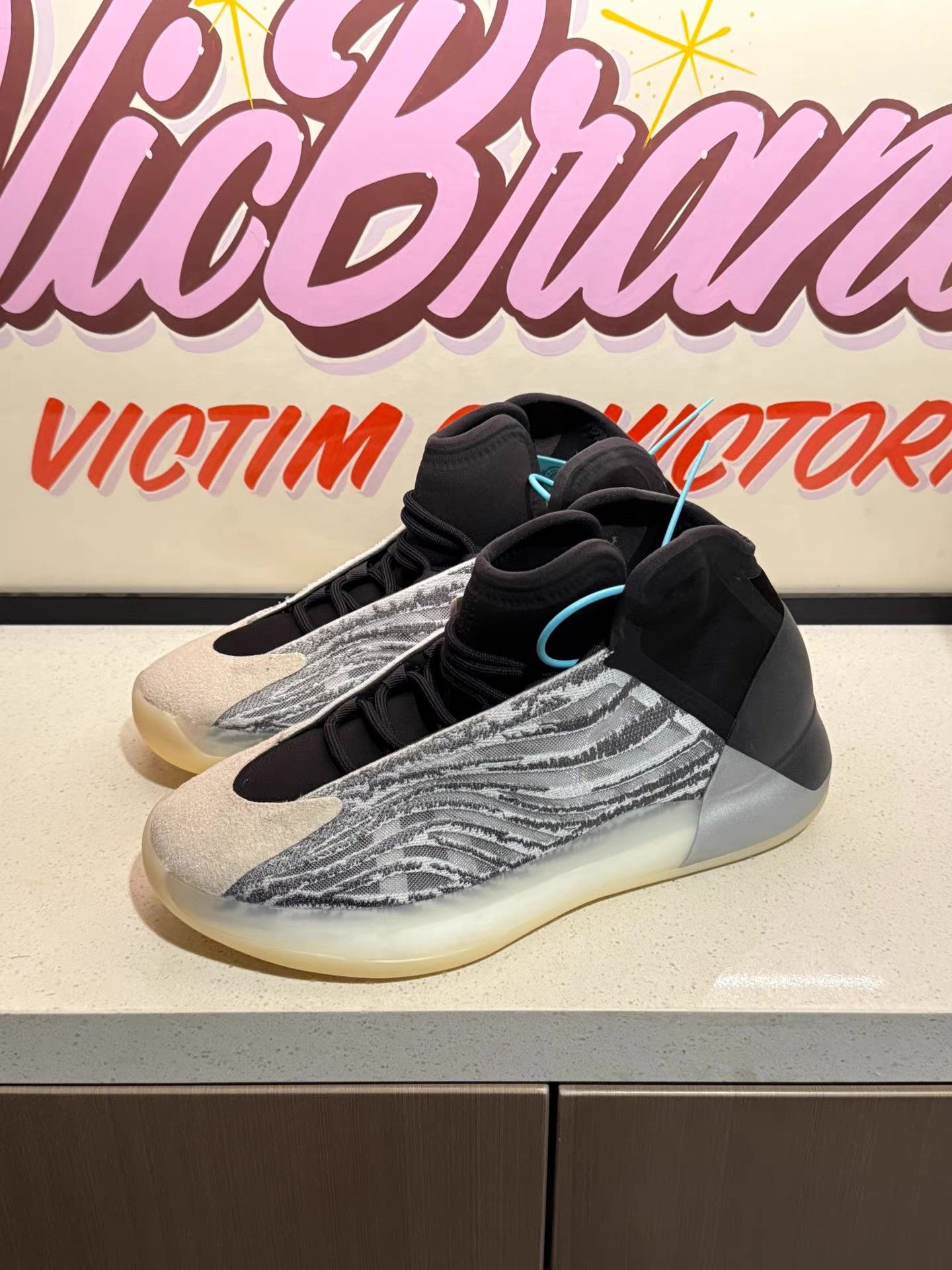 Adidas adidas Originals Yeezy QNTM Lifestyle Model Size US 11 / EU 44 - 1 Thumbnail