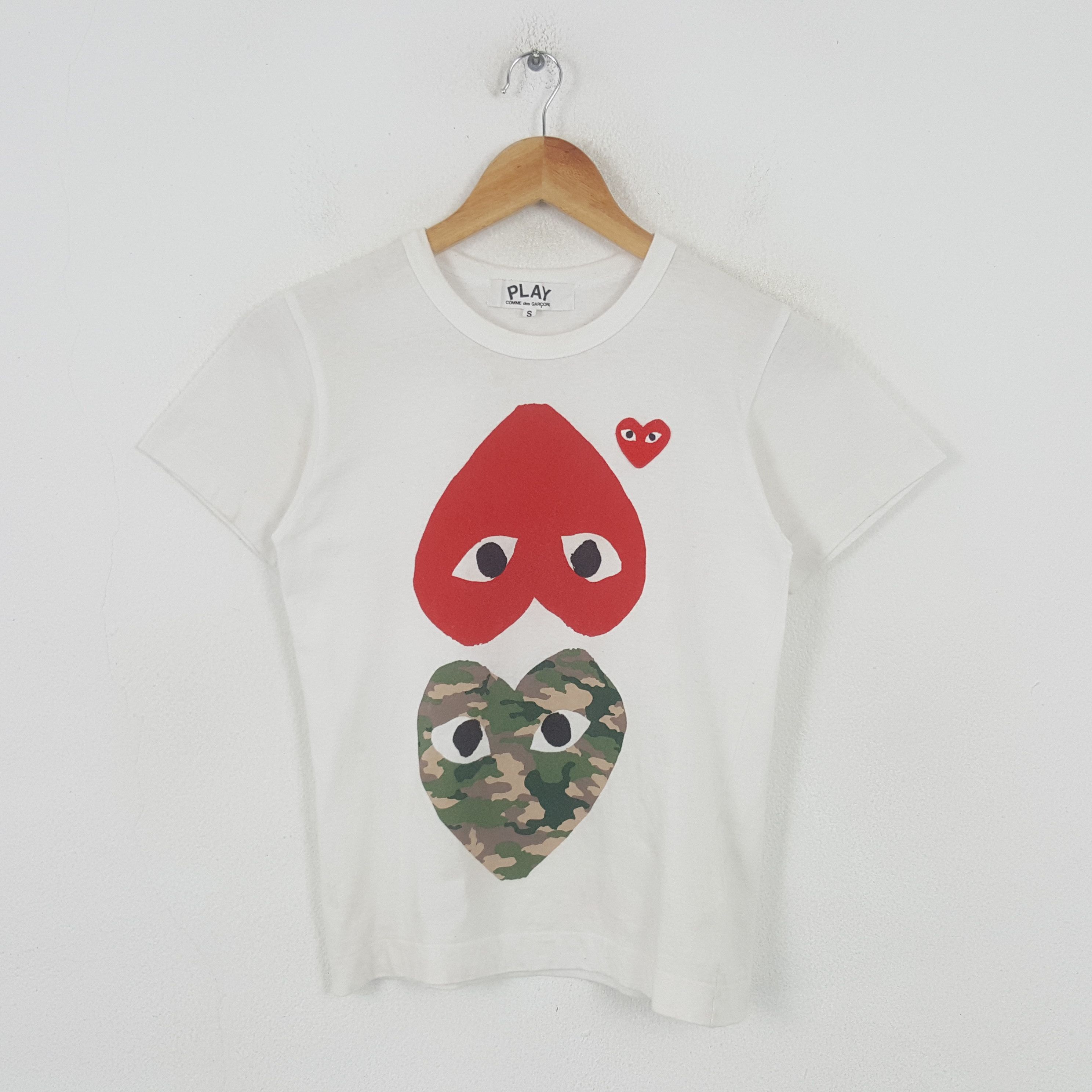 Japanese Brand Vintage Play Comme des Garcons Japanese Brand Tshirt RR10 Size US XS / EU 42 / 0 - 1 Thumbnail