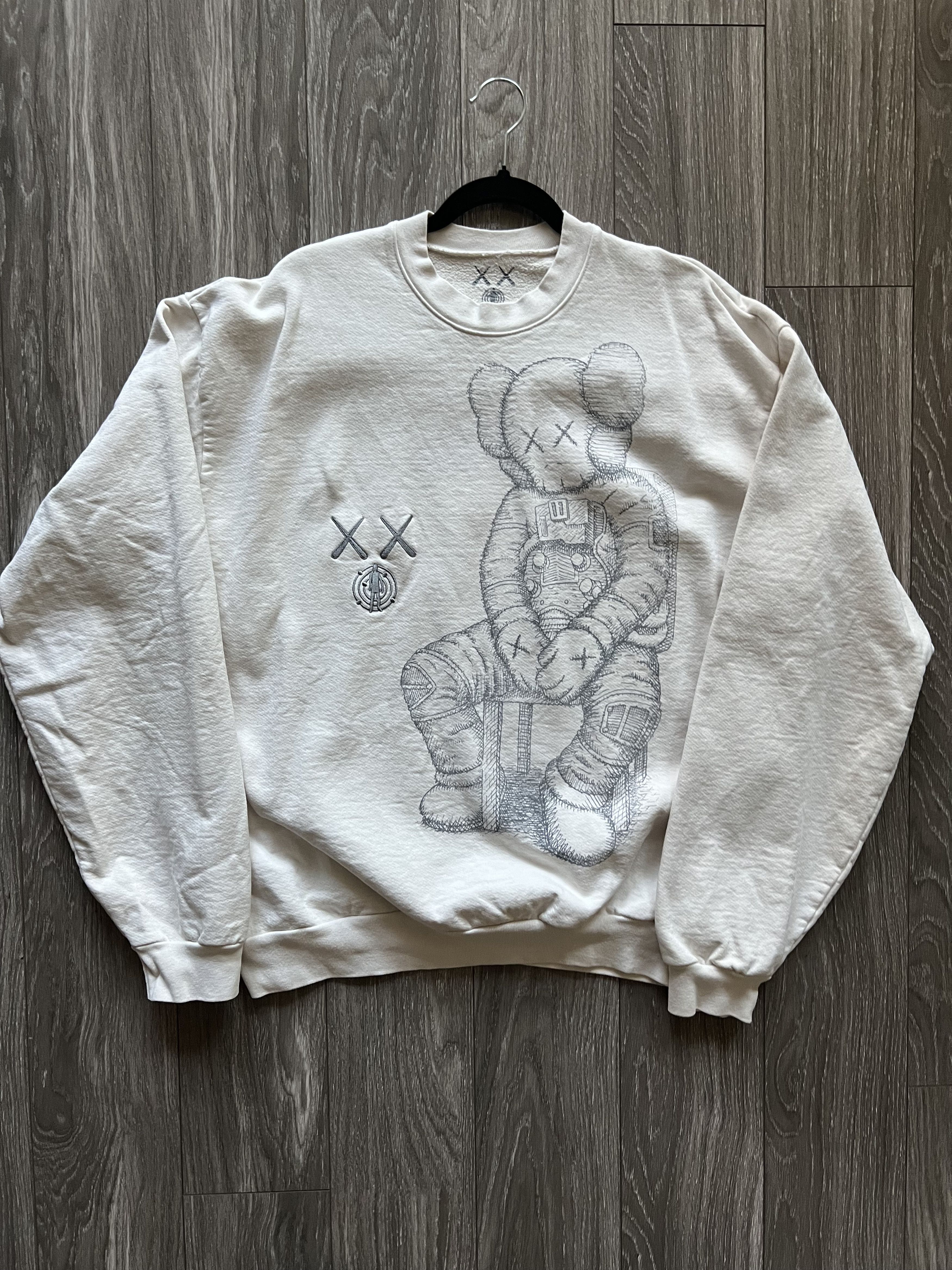 Kaws × Kid Cudi KAWS x Kid Cudi Moon Man Crewneck White XL Size US XL / EU 56 / 4 - 1 Thumbnail