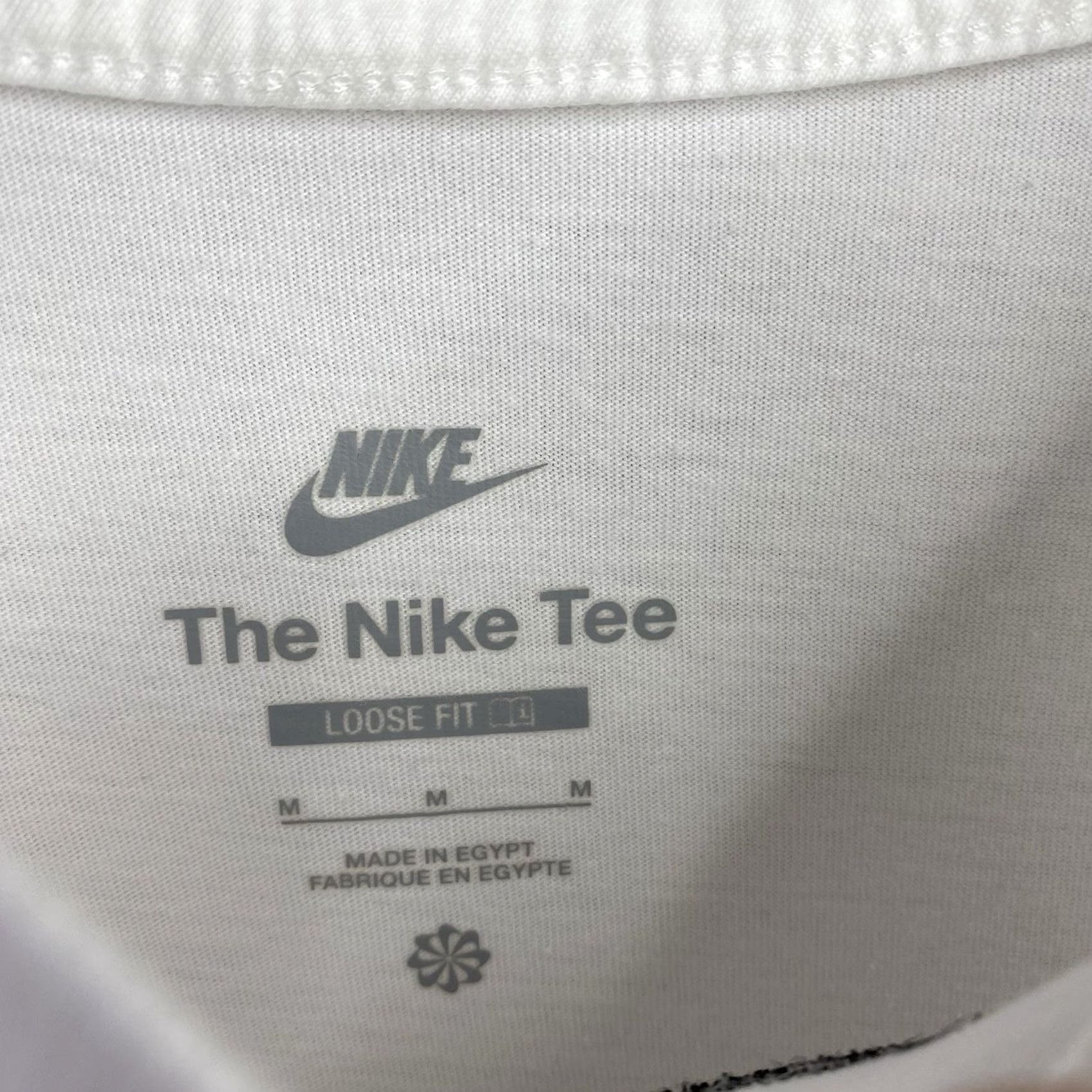 Nike Nike The Nike Tee Mens M White Loose Fit Center Swoosh Short Sleeve Cotton Gym Shirt Size US 31 - 5 Thumbnail