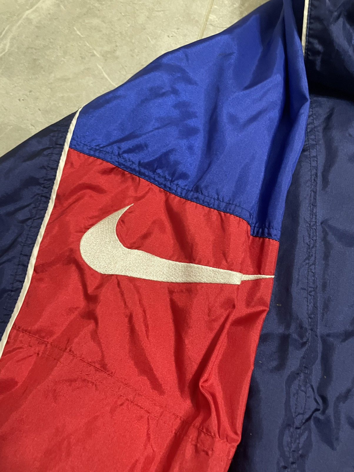 Nike × Vintage Red and Blue Nike Windbreaker Size US L / EU 52-54 / 3 - 5 Thumbnail