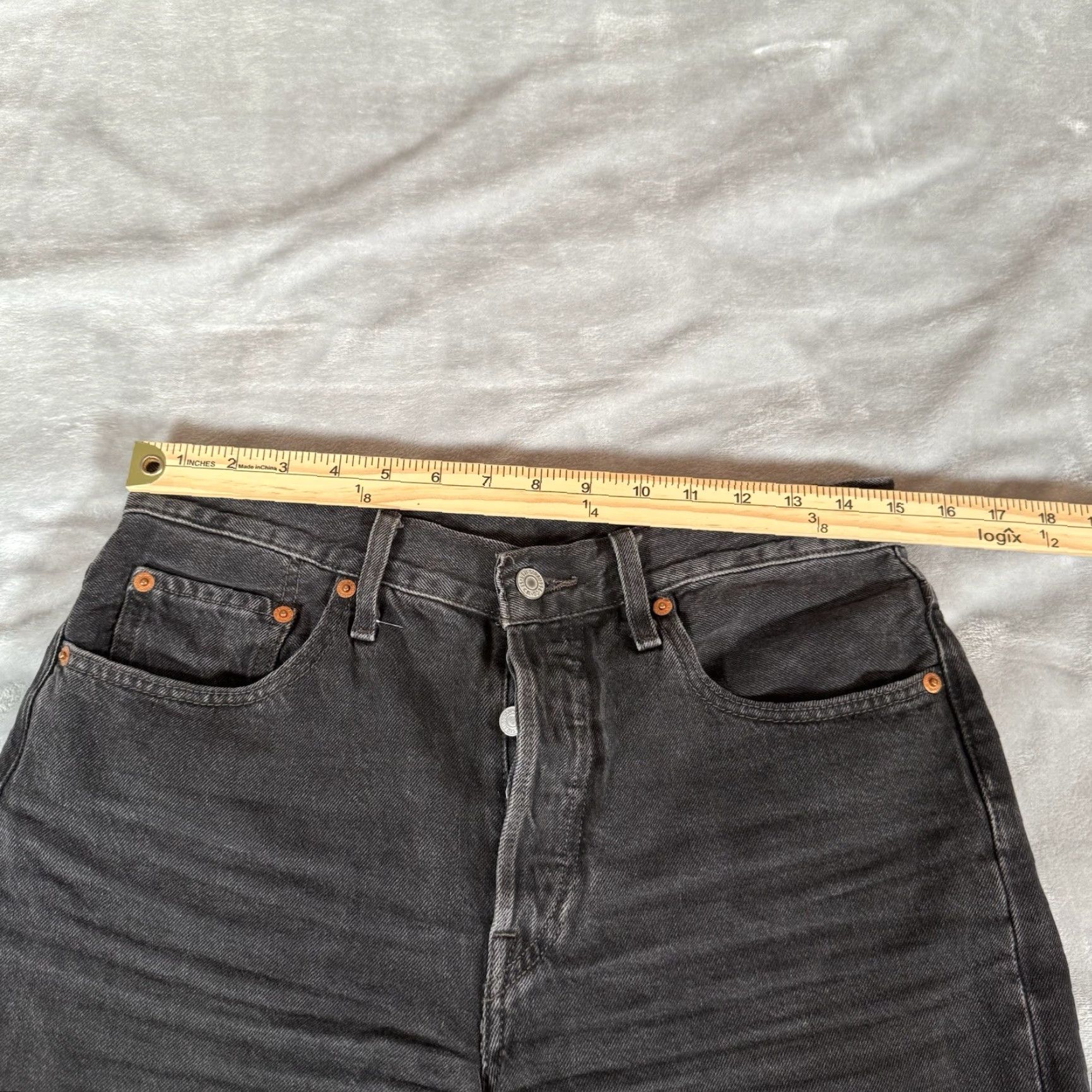 Levi's VINTAGE Levi's 501 Denim Cutoff Shorts Womens - 27 - 6" Inseam - Black - Button Fly - Hipster - Casual (Adults) Ladies Regular Fit Size 27" / US 4 / IT 40 - 7 Thumbnail