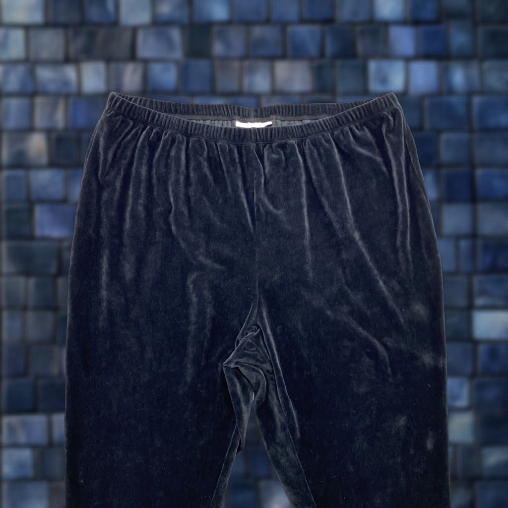 Vintage Woman Within Black Velour Elastic Waist Pull On Plus Size 2X Pants User: Woman Within Black Elastic Waist Pull On Plus Size 2X Velour Pants Size 40" / US 18 - 1 Thumbnail