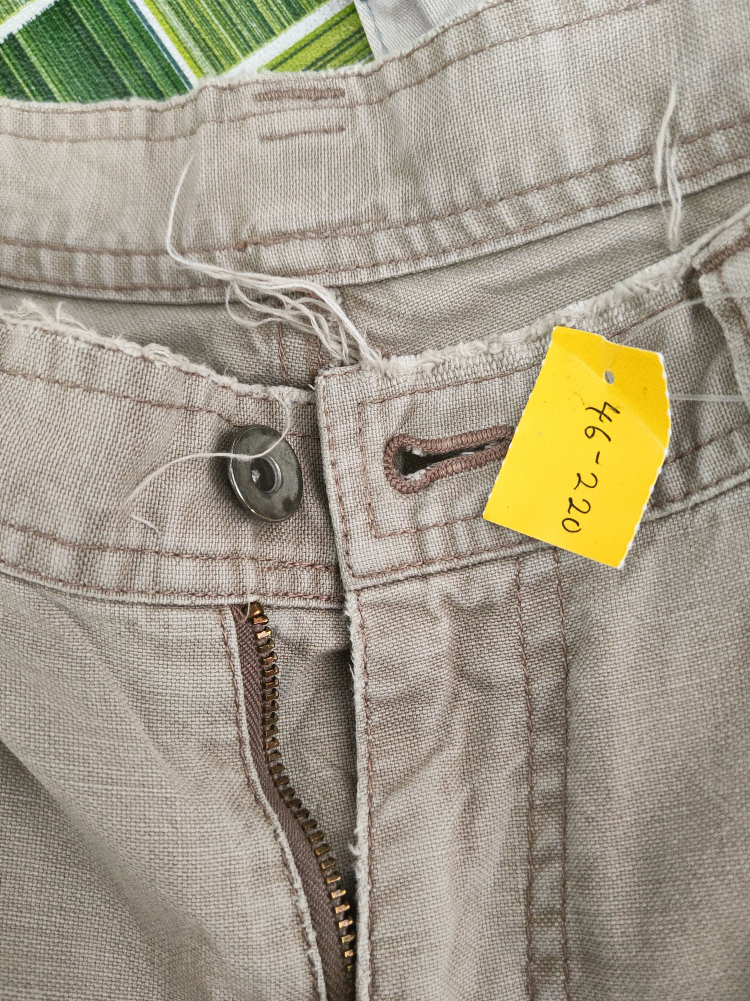 Japanese Brand DL Uniqlo Ivory Multipocket Cargo Pants #46-220 Size US 31 - 14 Thumbnail