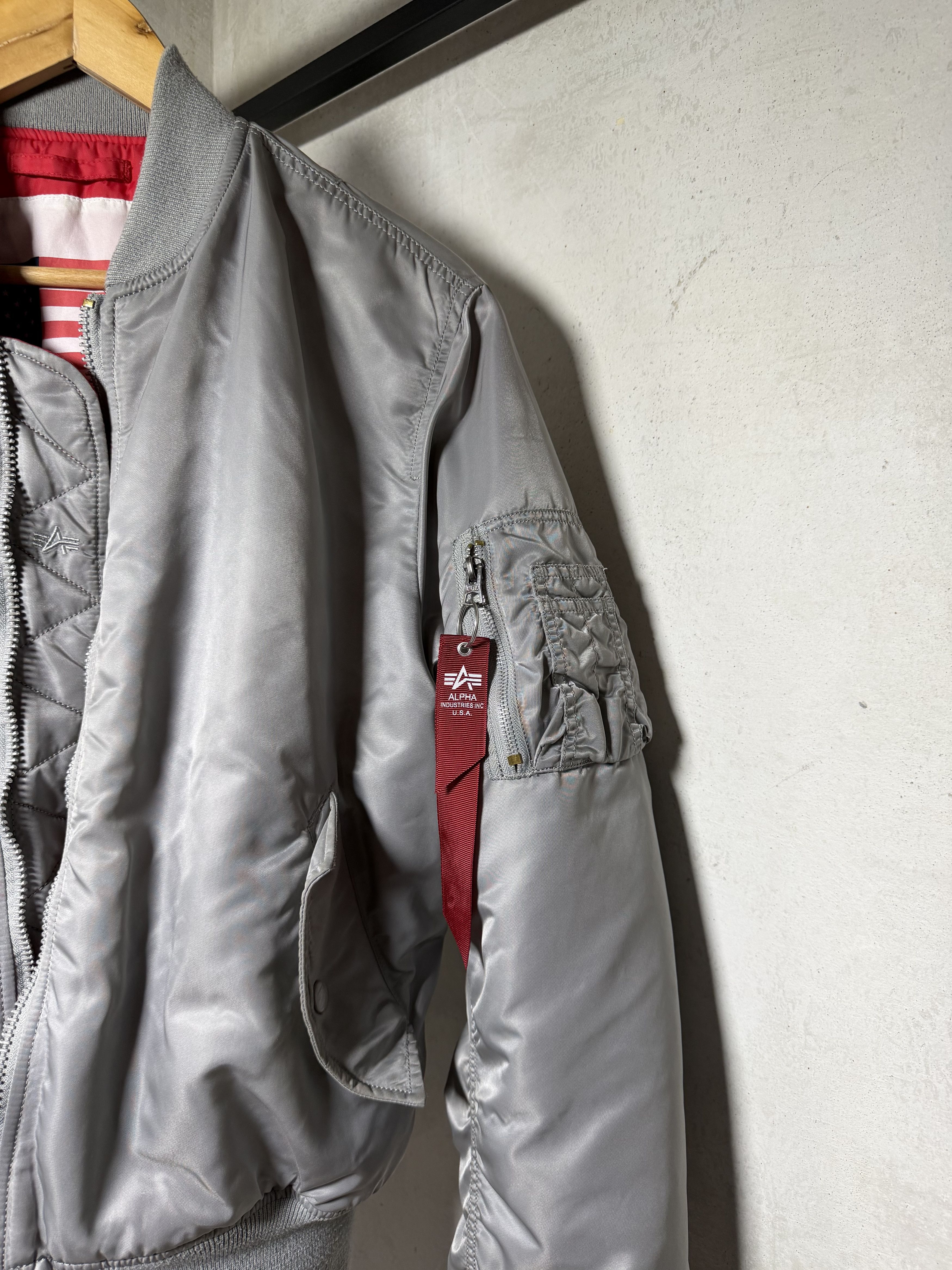 Alpha Industries Alpha Industries Reversible Flight Jacket in Vintage Gray Size US M / EU 48-50 / 2 - 3 Thumbnail