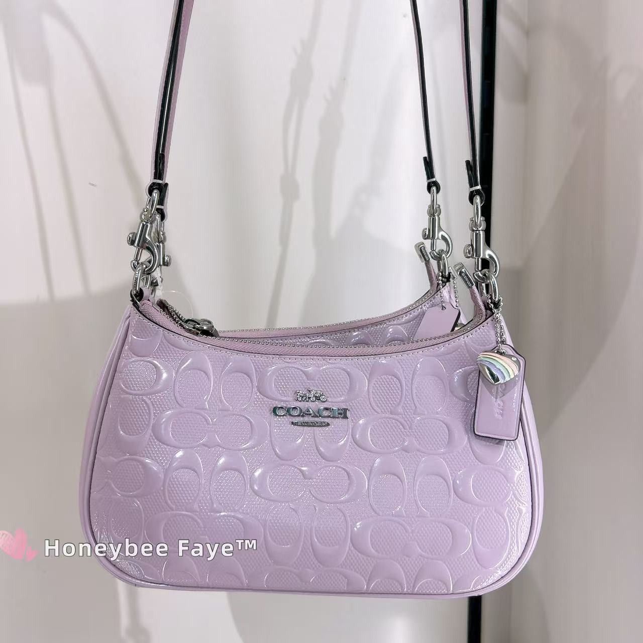 Coach Teri Shoulder Bag In Signature Leather Heart Charm CDA98 Size ONE SIZE - 5 Thumbnail