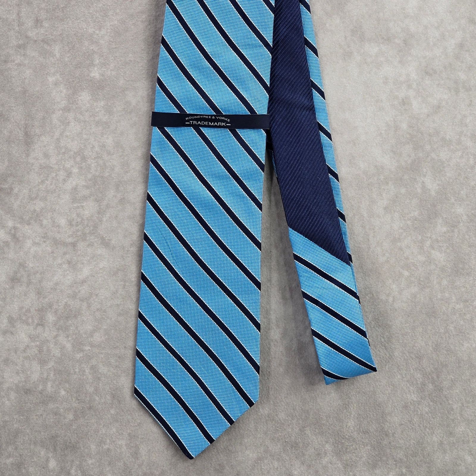 Roundtree & Yorke Roundtree & Yorke Trademark Blue Stripe 100% Silk Neck Tie Size 30 - 2 Thumbnail