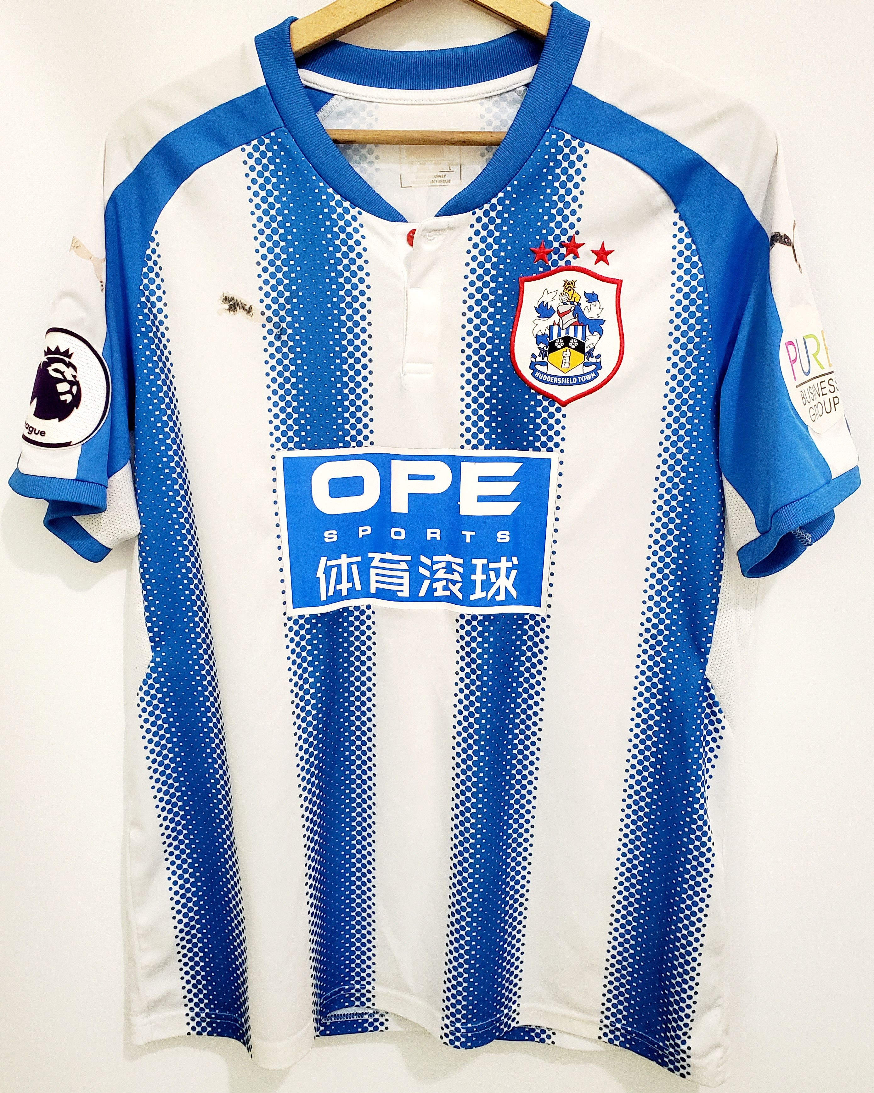 Puma Huddersfield town 2017-2018 home jersey #10 MOOY size L Size US L / EU 52-54 / 3 - 1 Thumbnail