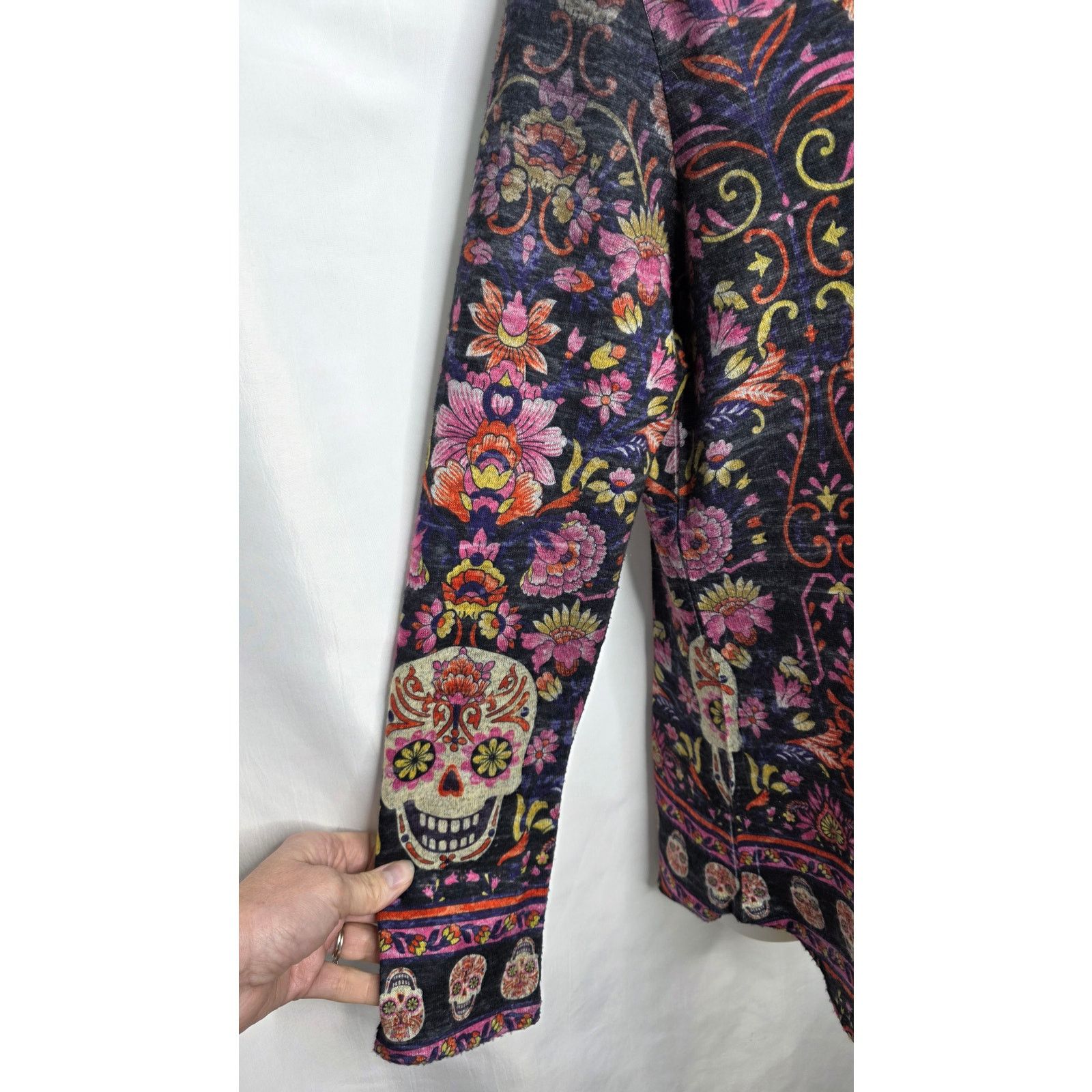 Other Women's Sugar Skull Floral Gold Rhinestone Tunic Top M Size M / US 6-8 / IT 42-44 - 6 Thumbnail