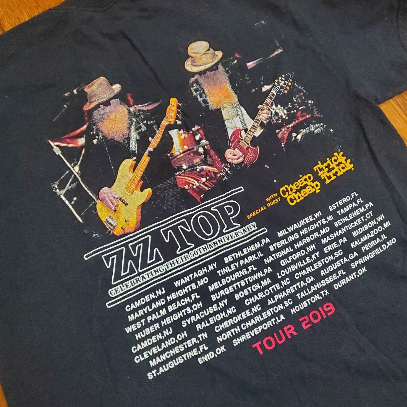 Gildan ZZ Top Shirt Mens Large Black 50 Years Live In Concert Tour 2019 Tee Gildan Size US L / EU 52-54 / 3 - 7 Thumbnail