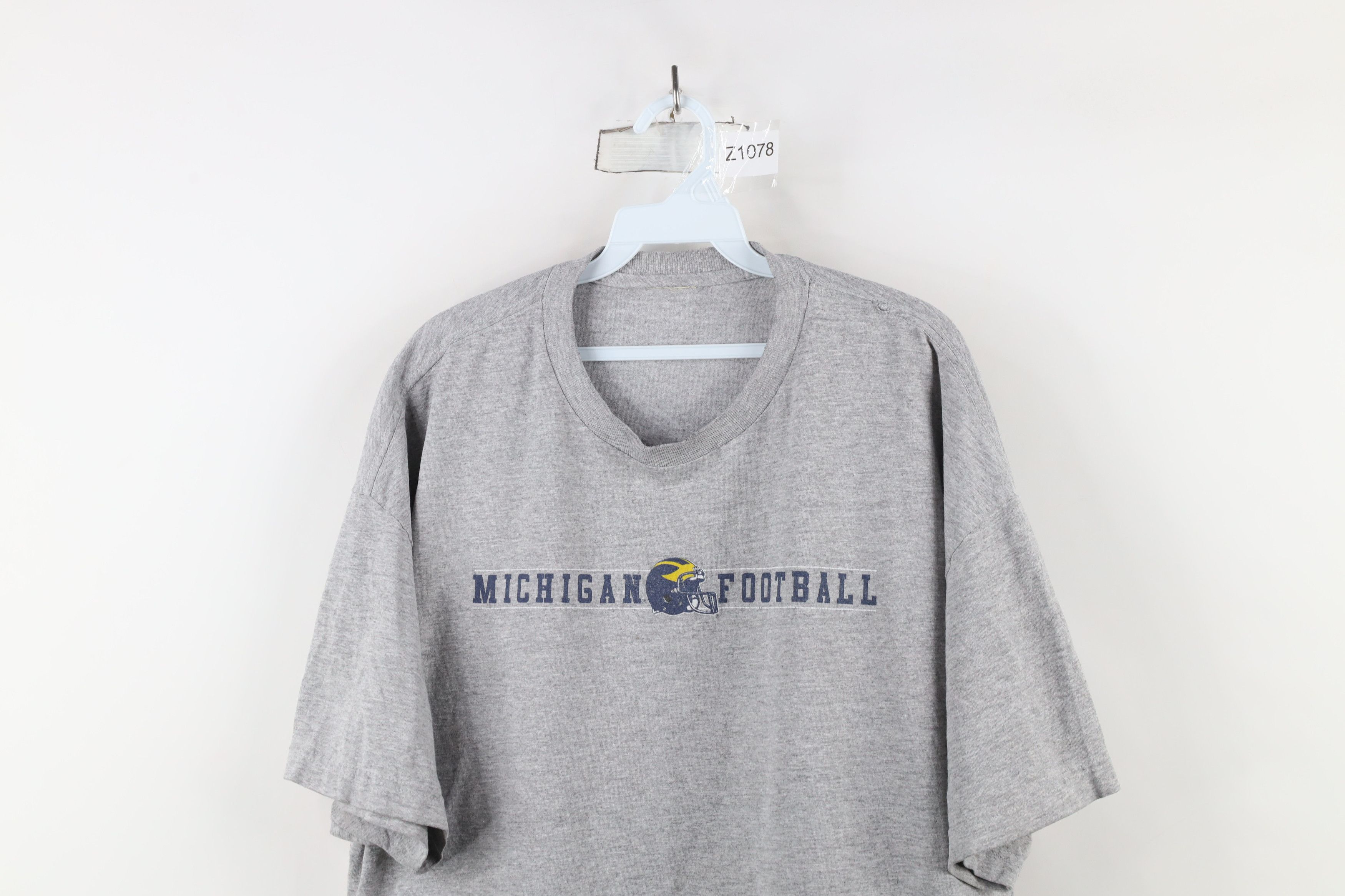 Vintage Vintage 90s University of Michigan Football T-Shirt Gray Size US XXL / EU 58 / 5 - 2 Thumbnail