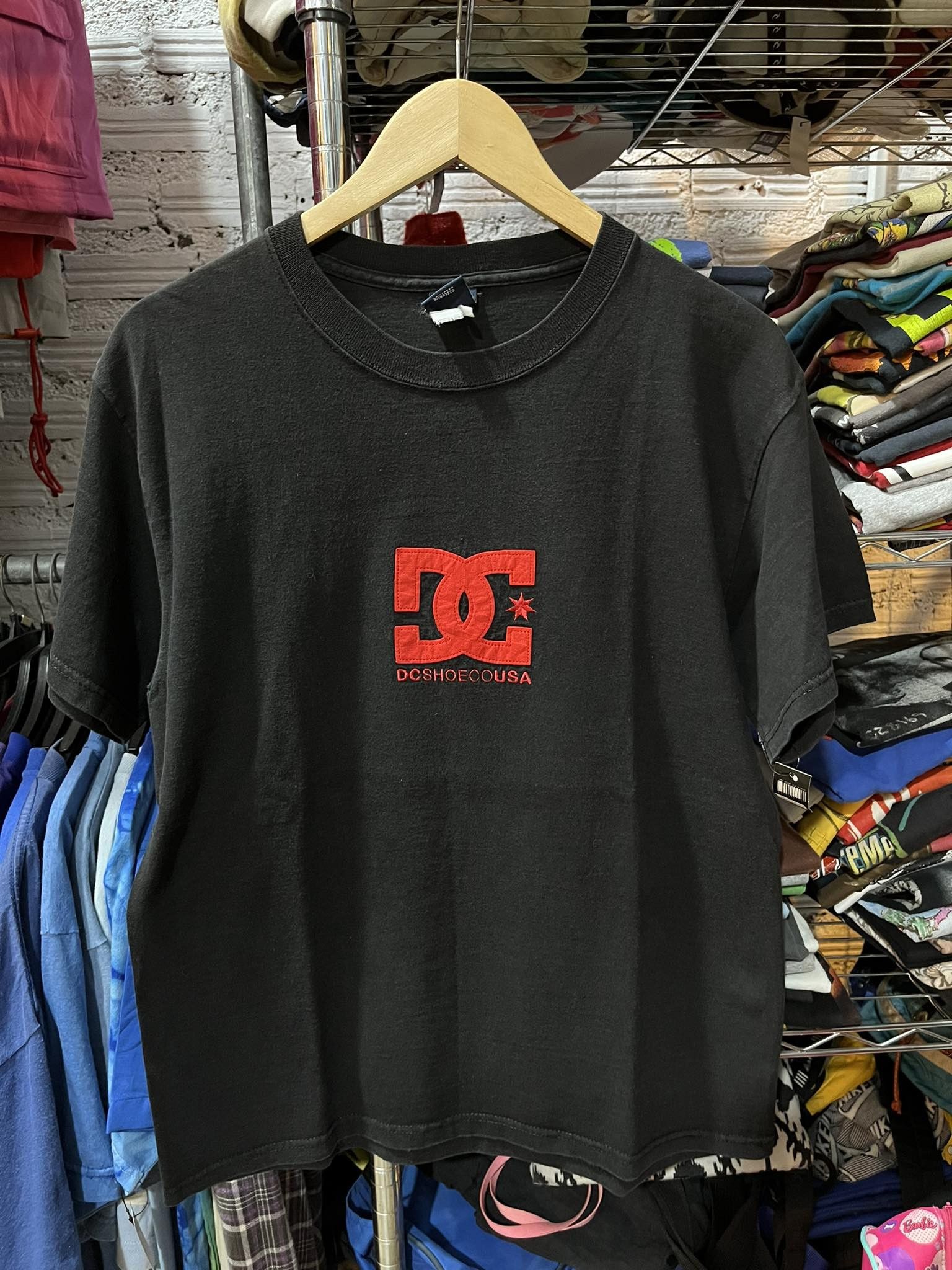 DC DC Shoes Co.USA Embroidered Tee 90s Size US M / EU 48-50 / 2 - 1 Thumbnail