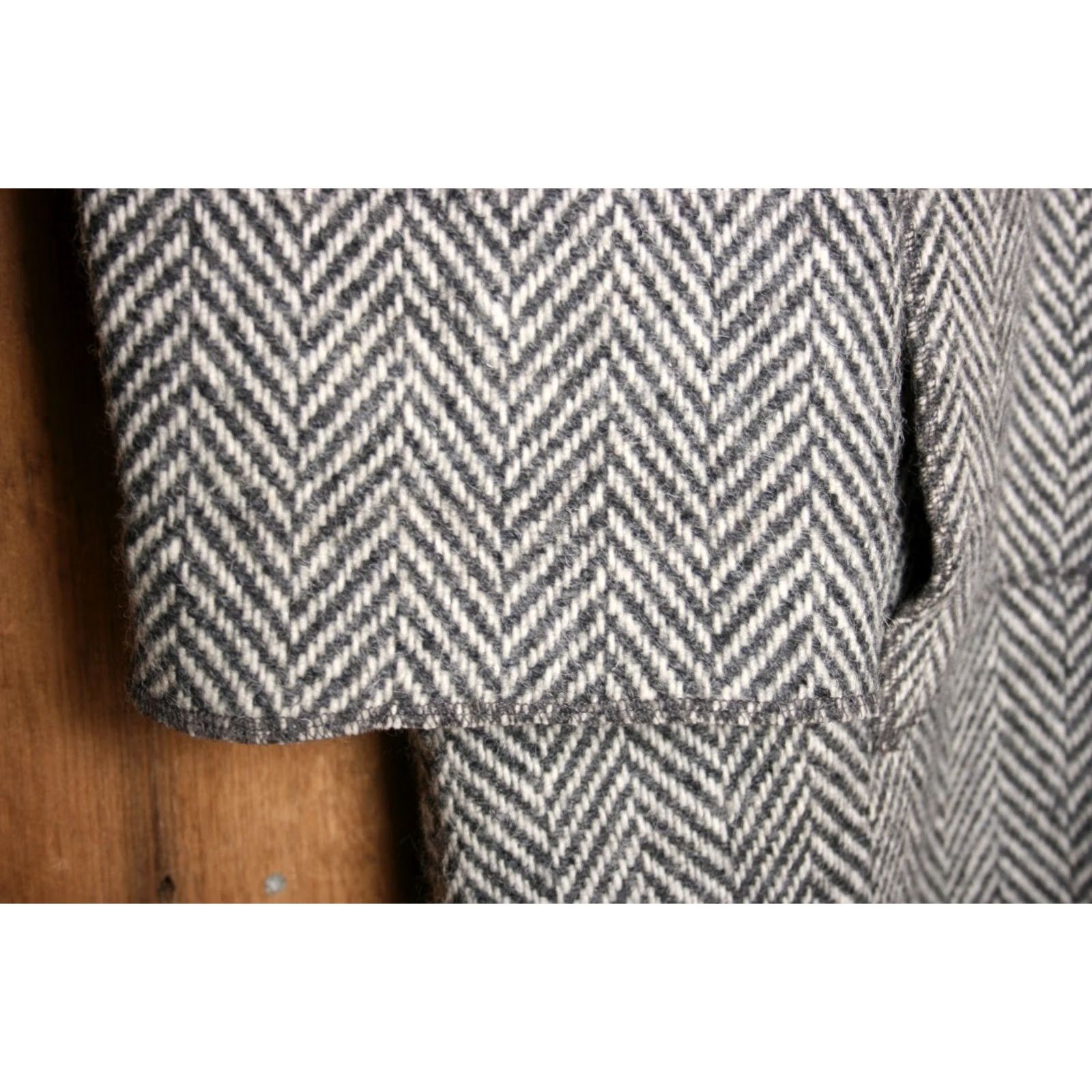 Vintage CAMELEON Wool Herringbone Cape Poncho Oversized Coat Sz. L (Fits One Size) Womens Poncho Cape Wool Herringbone L Gray Cap e Size L / US 10 / IT 46 - 5 Thumbnail