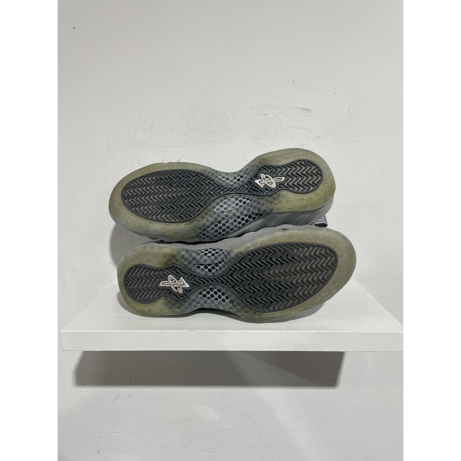 Nike NIKE AIR FOAMPOSITE ONE WOLF GREY SUEDE SIZE 10 PREOWNED Size US 10 / EU 43 - 5 Thumbnail