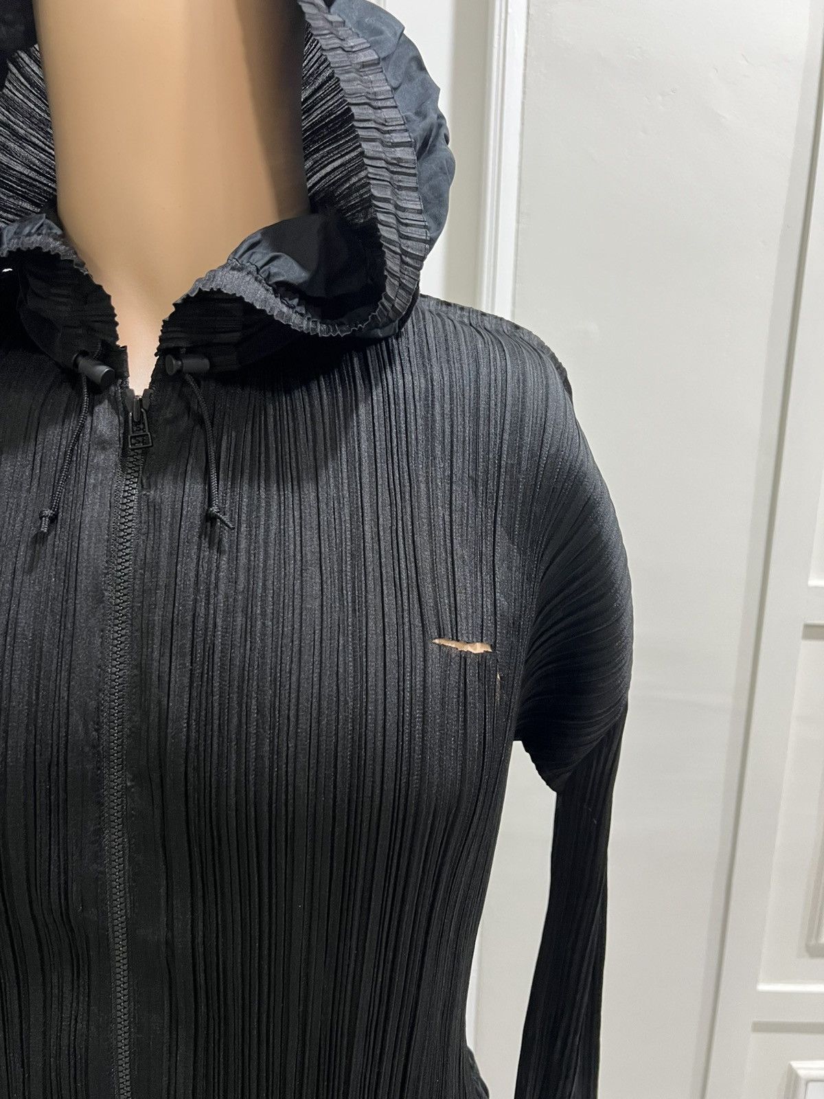 Pleats Please Issey Miyake Pleat Pleats Issey Miyake Black Pleated hoodie Size S / US 4 / IT 40 - 2 Thumbnail