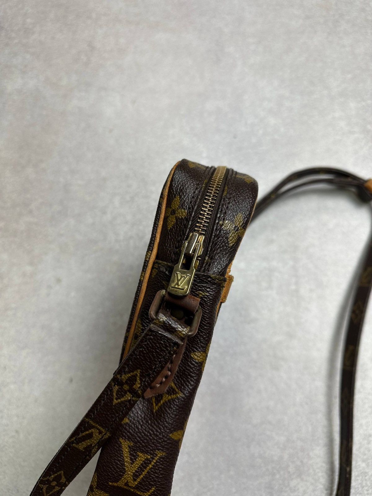 Louis Vuitton Vintage Louis Vuitton Crossbody Bag Rare Size ONE SIZE - 11 Thumbnail