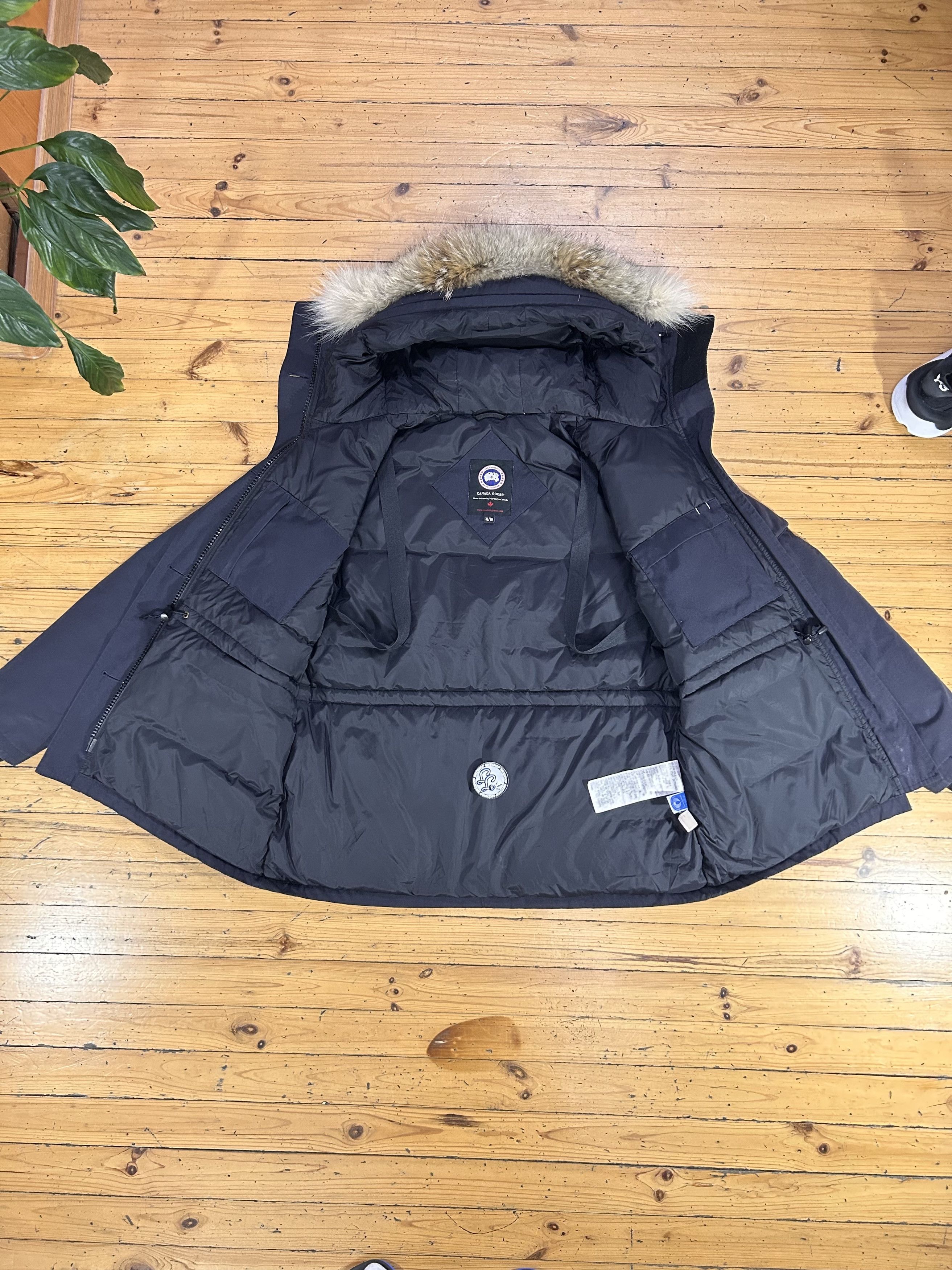 Canada Goose Canada Goose Montebello navy blue puffer with coyote fur Size XL / US 12-14 / IT 48-50 - 6 Thumbnail