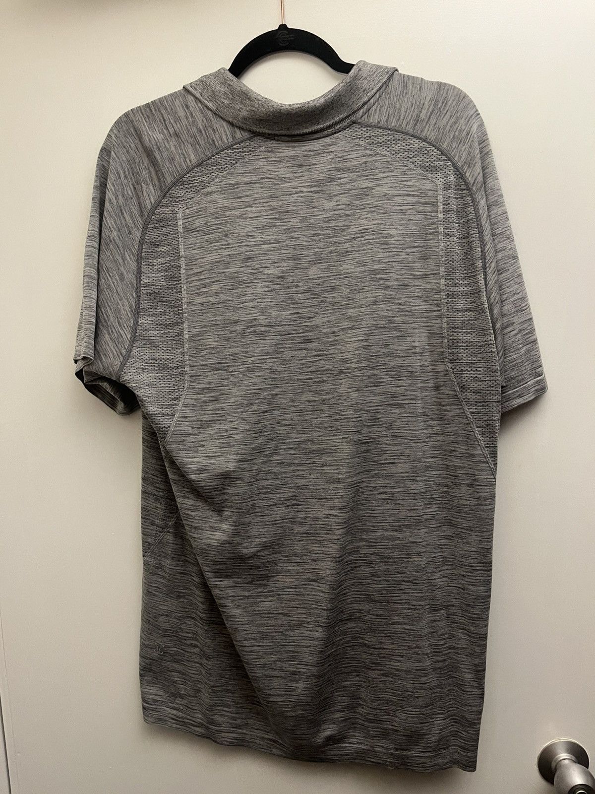 Lululemon Men’s Lululemon Metal Vent Tech polo shirt in grey Size XL Size US XL / EU 56 / 4 - 4 Thumbnail