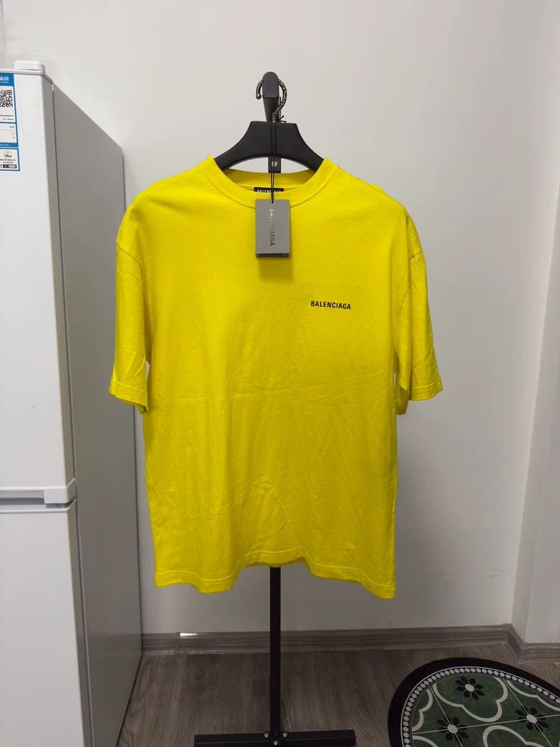 Balenciaga Balenciaga Front and back printed short sleeves Size US S / EU 44-46 / 1 - 1 Thumbnail
