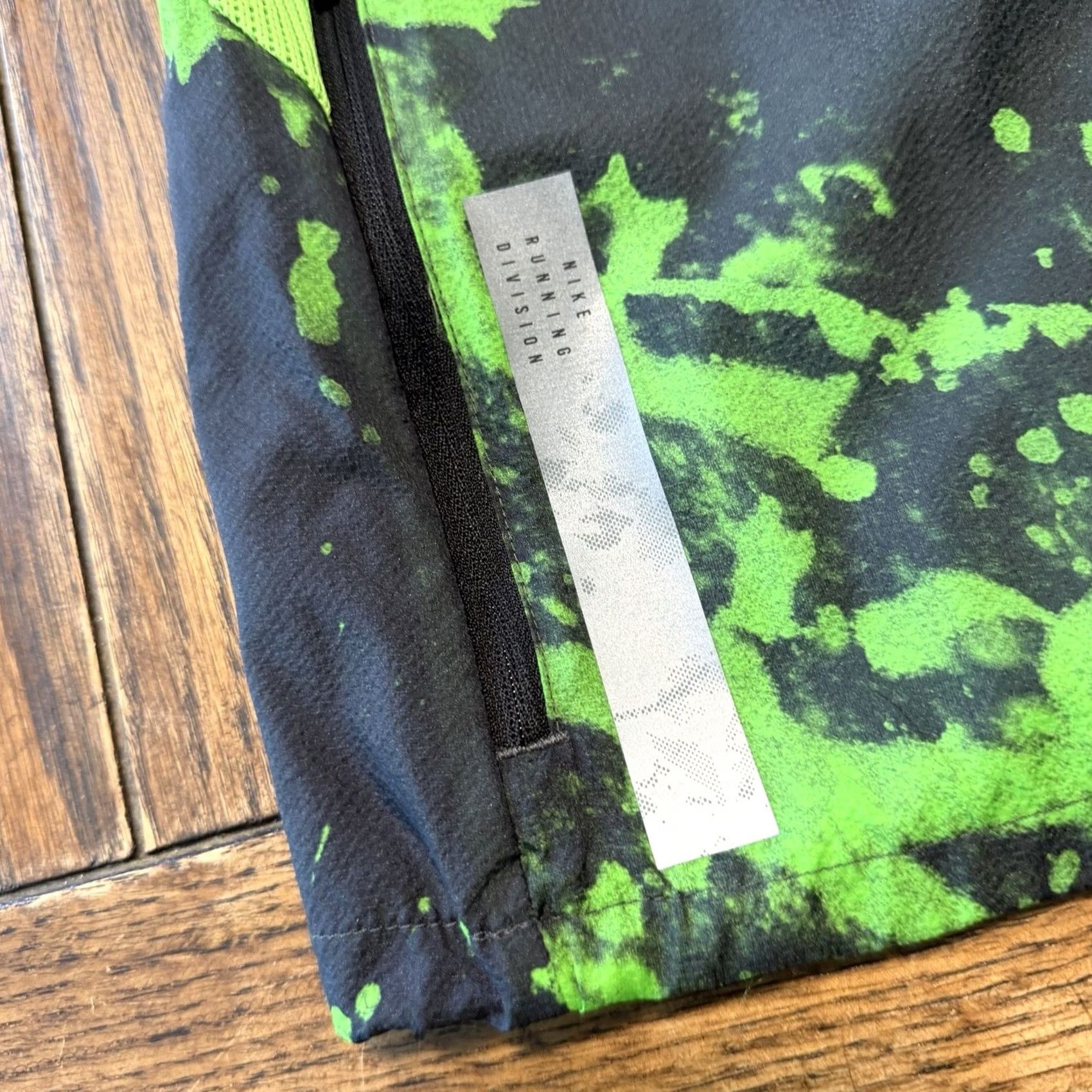 Nike Nike Repel Run Division Men’s Running Singlet Vest Small Green DX0847-313 Size US S / EU 44-46 / 1 - 2 Thumbnail