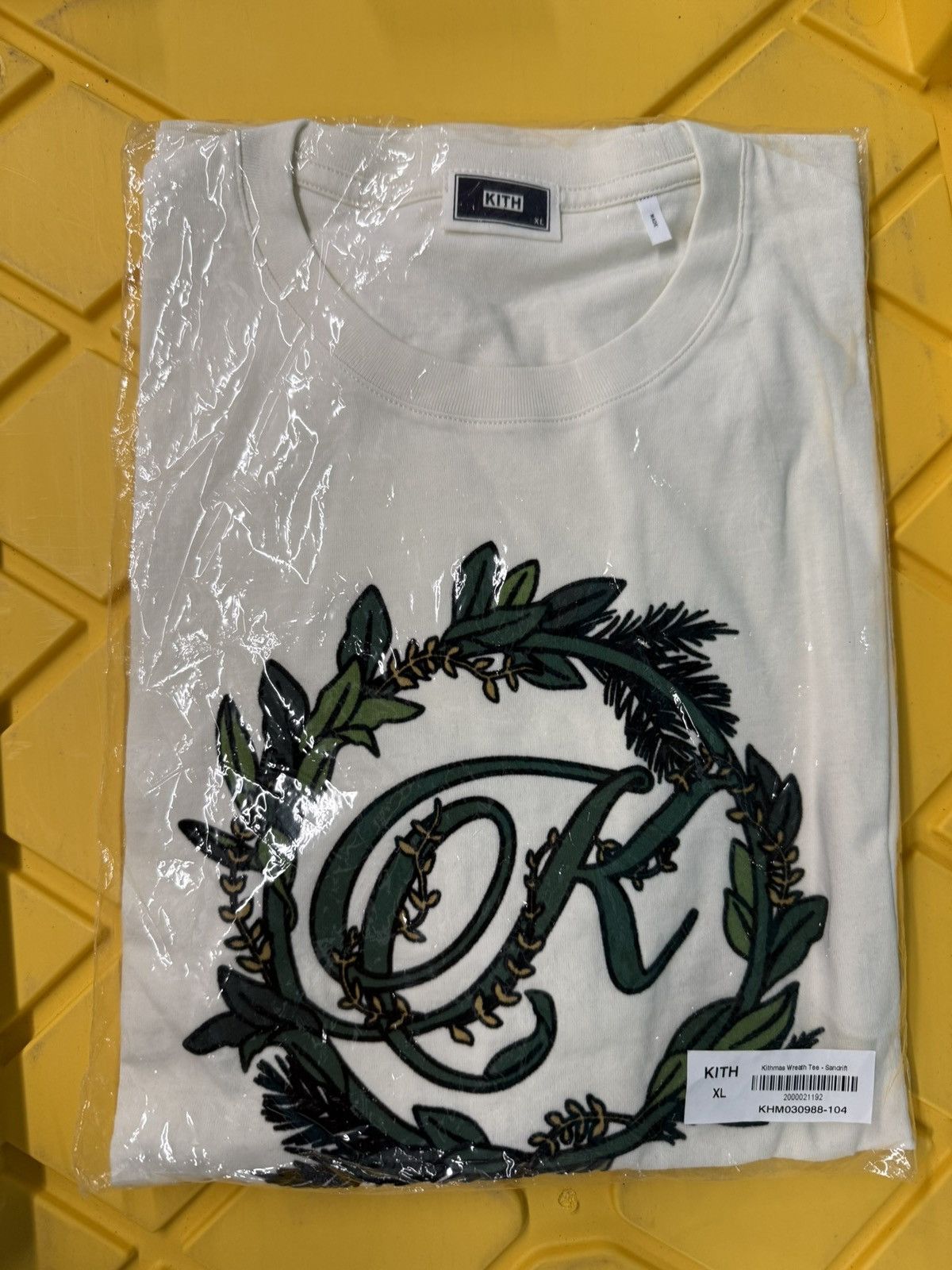 Kith KITH Kithmas Wreath Tee T-Shirt Men’s Size XL in Sandrift Size US XL / EU 56 / 4 - 5 Thumbnail
