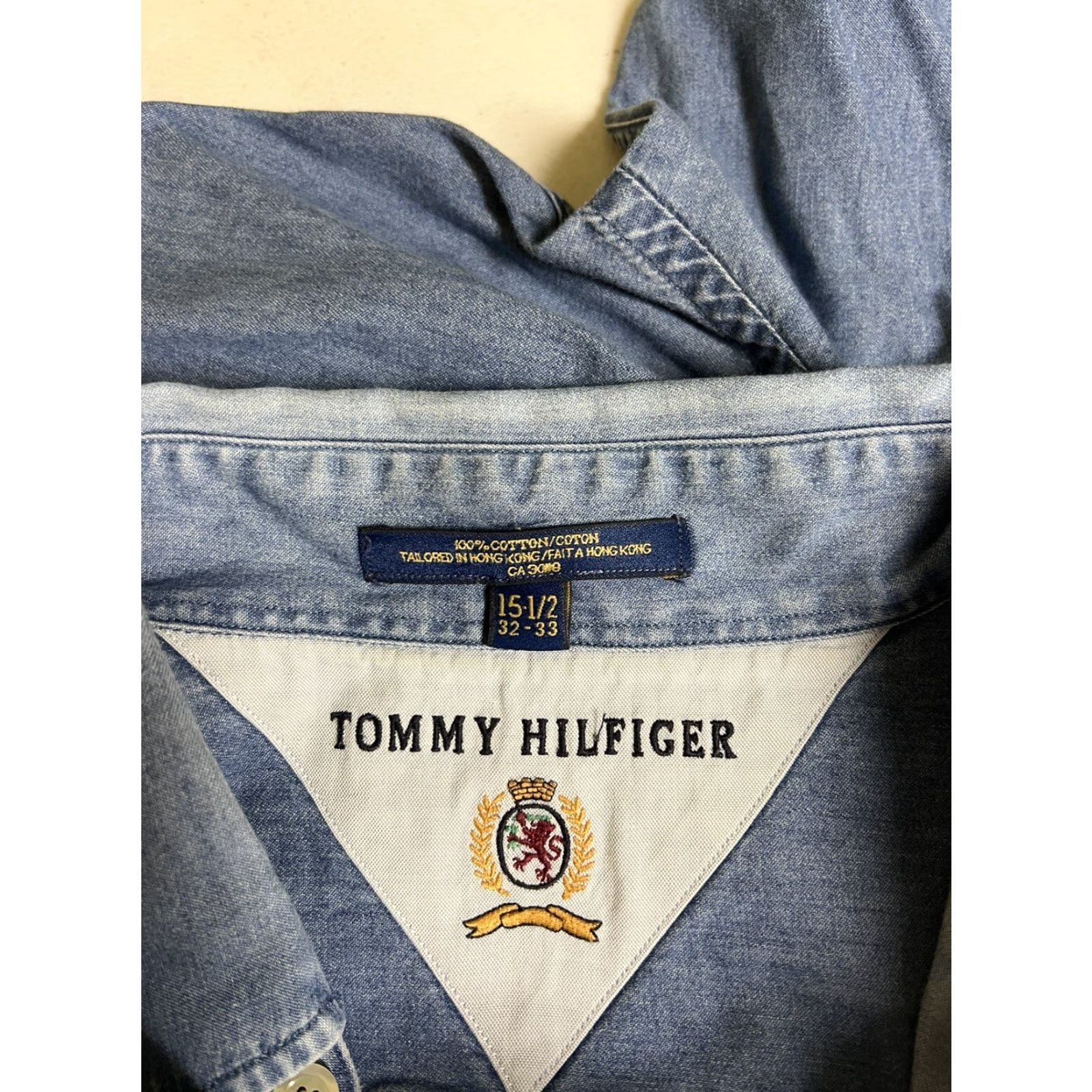 Tommy Hilfiger VINTAGE Tommy Hilfiger Shirt Men 15.5 32-33 Blue Chambray Button-Down 90s Crest Embroidered Logo Christmas? Size US L / EU 52-54 / 3 - 3 Thumbnail