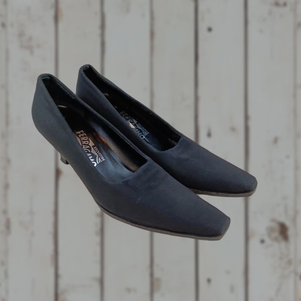 VINTAGE Salvatore Ferragamo Pumps SHOE Women US8 Black Textured Fabric Block Heel Almond Toe Slip On Lightly Worn